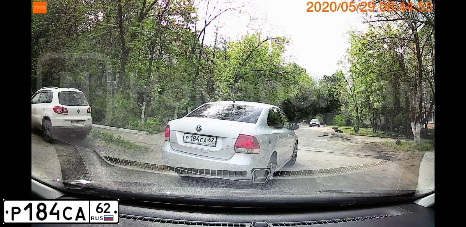 Фото автомобиля VOLKSWAGEN POLO, 2014 — госномер У060ЕМ62. Цвет: Серебристый