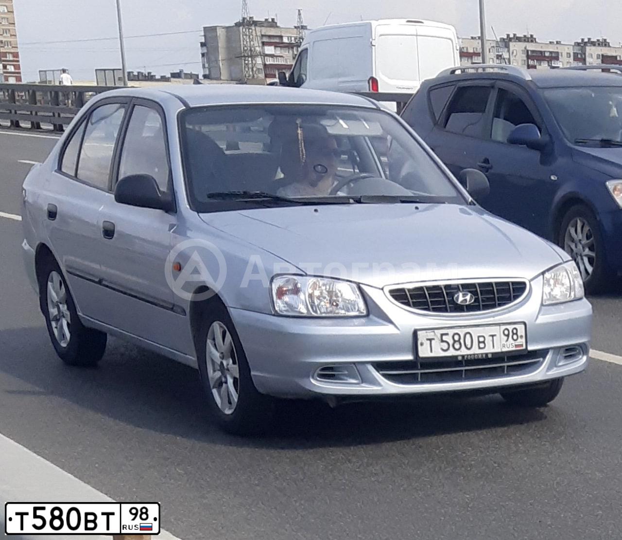 Фото автомобиля TAGAZ ACCENT, 2008 — госномер Т580ВТ98. Цвет: серебристый
