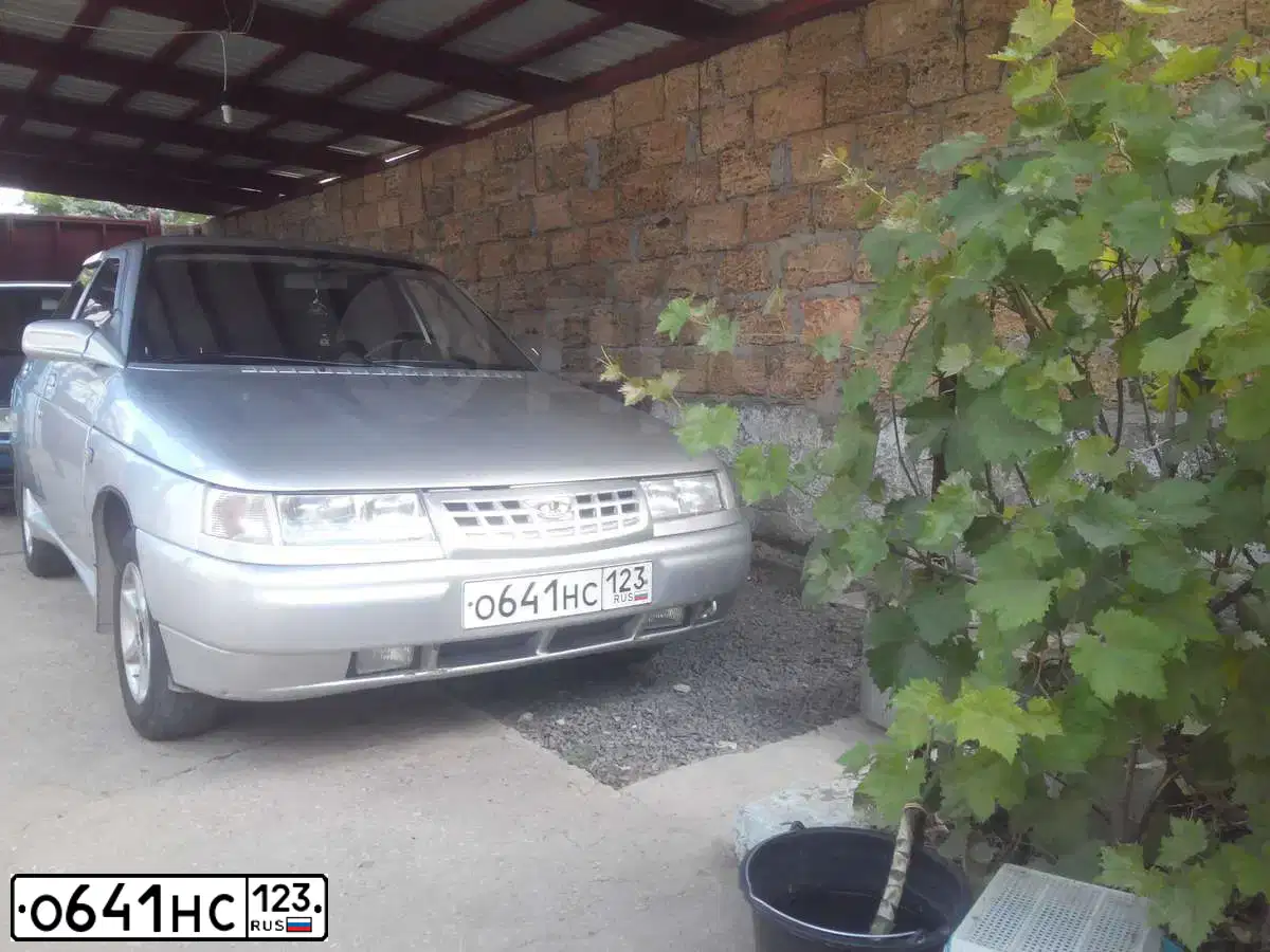 Фото автомобиля LADA 2110, 2001 — госномер О641НС123. Цвет: СВЕТЛО-СЕРЕБРИСТЫЙ МЕТАЛЛ