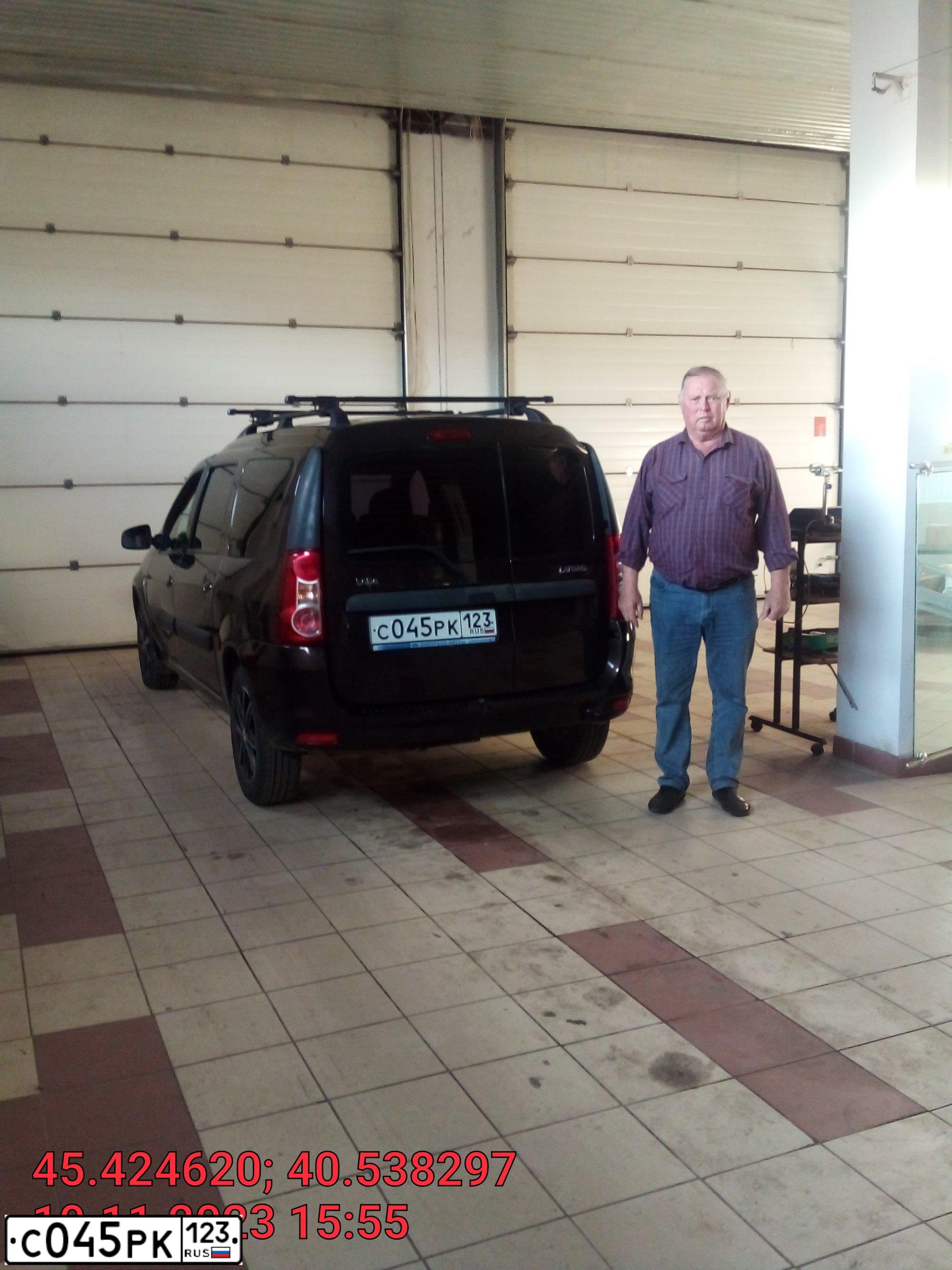 Фото автомобиля LADA LARGUS, 2015 — госномер С045РК123. Цвет: ТЕМНО-КОРИЧНЕВЫЙ