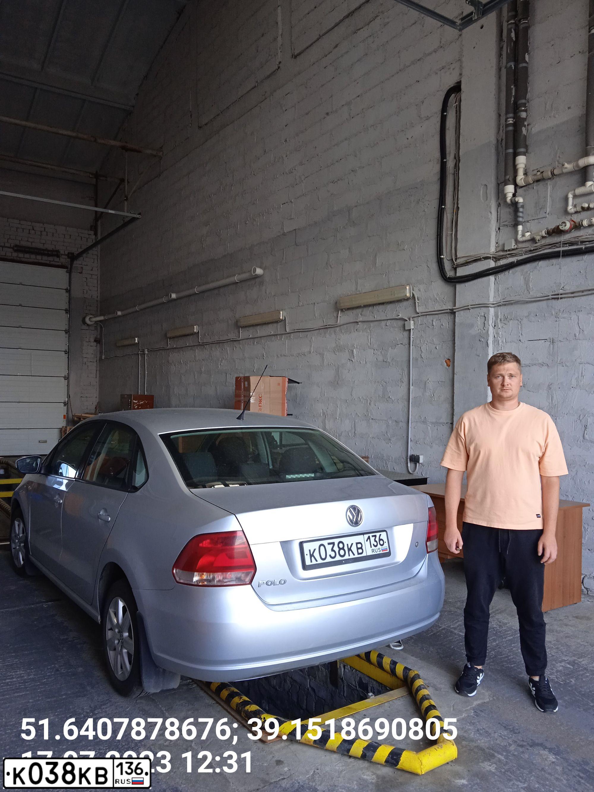 Фото автомобиля VOLKSWAGEN POLO, 2012 — госномер К038КВ136. Цвет: Серебристый
