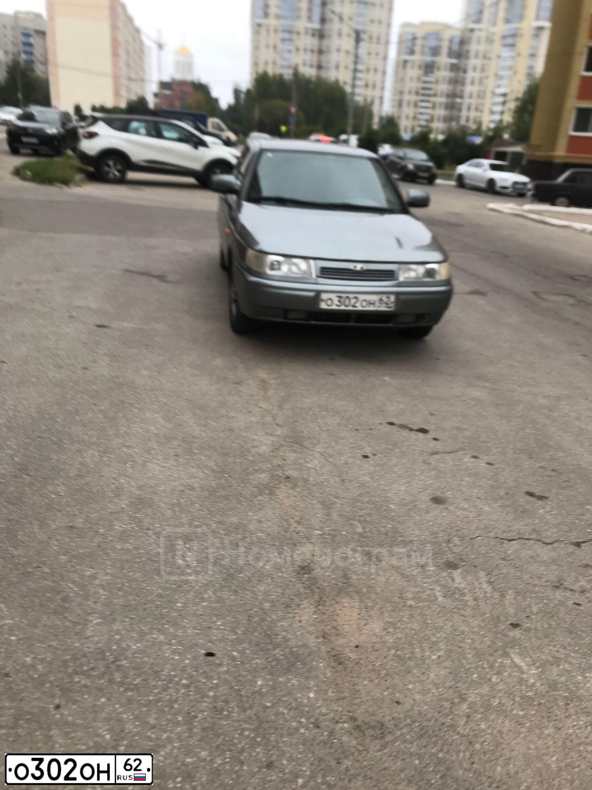 Фото автомобиля LADA 2112, 2004 — госномер О302ОН62. Цвет: СРЕДНИЙ СЕРО-ЗЕЛЕНЫЙ МЕТ.