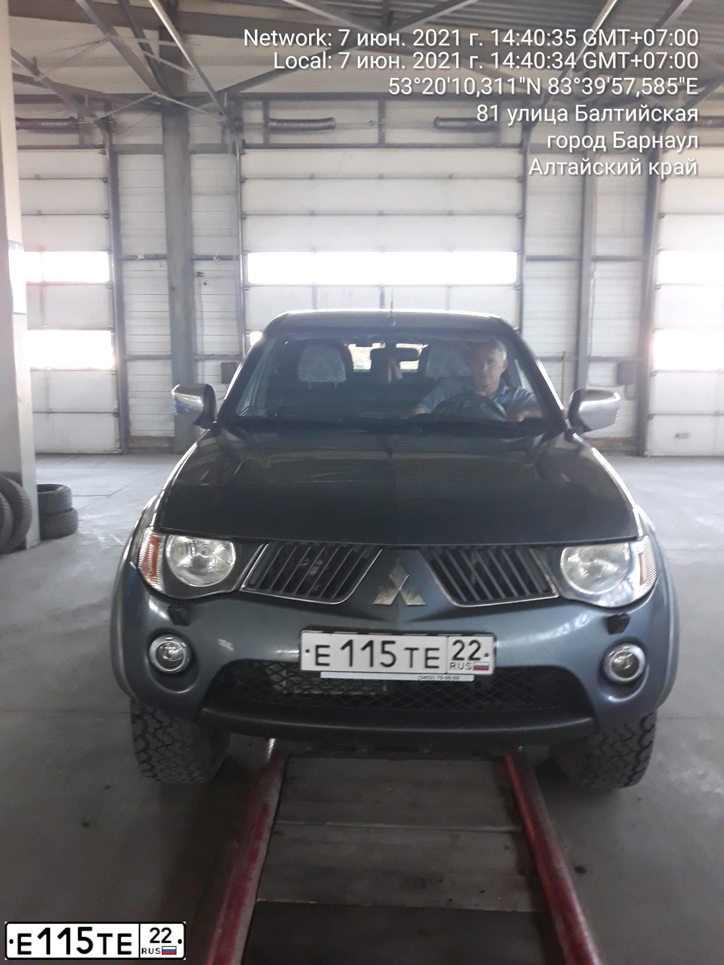 Фото автомобиля MITSUBISHI L 200, 2007 — госномер Е115ТЕ22. Цвет: СЕРО-ГОЛУБОЙ