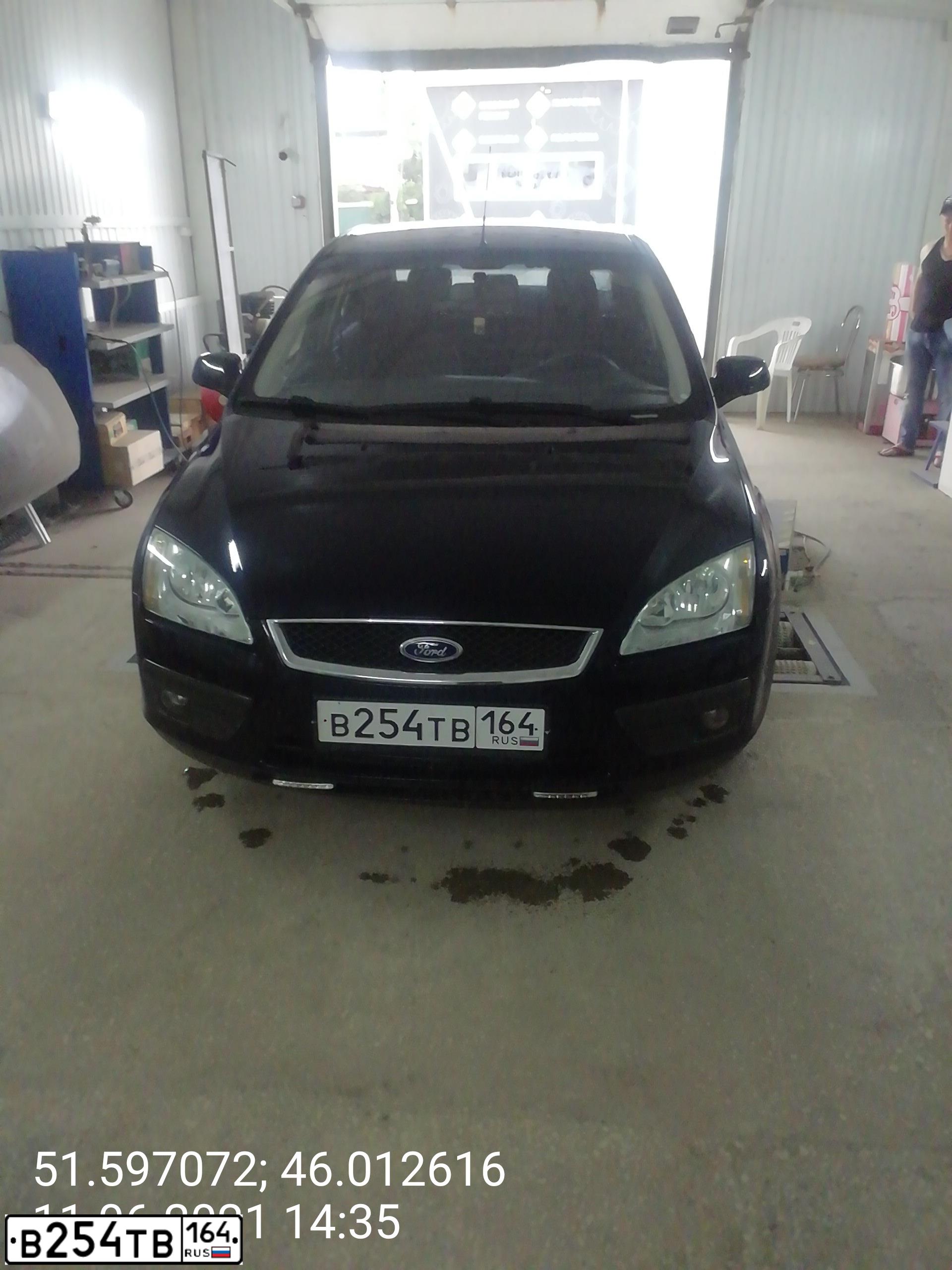 Фото автомобиля FORD FOCUS, 2006 — госномер М343МЕ64. Цвет: ТЕМНО СИНИЙ