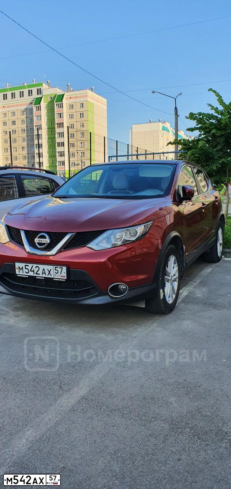 Фото автомобиля NISSAN QASHQAI, 2017 — госномер М542АХ57. Цвет: КРАСНЫЙ