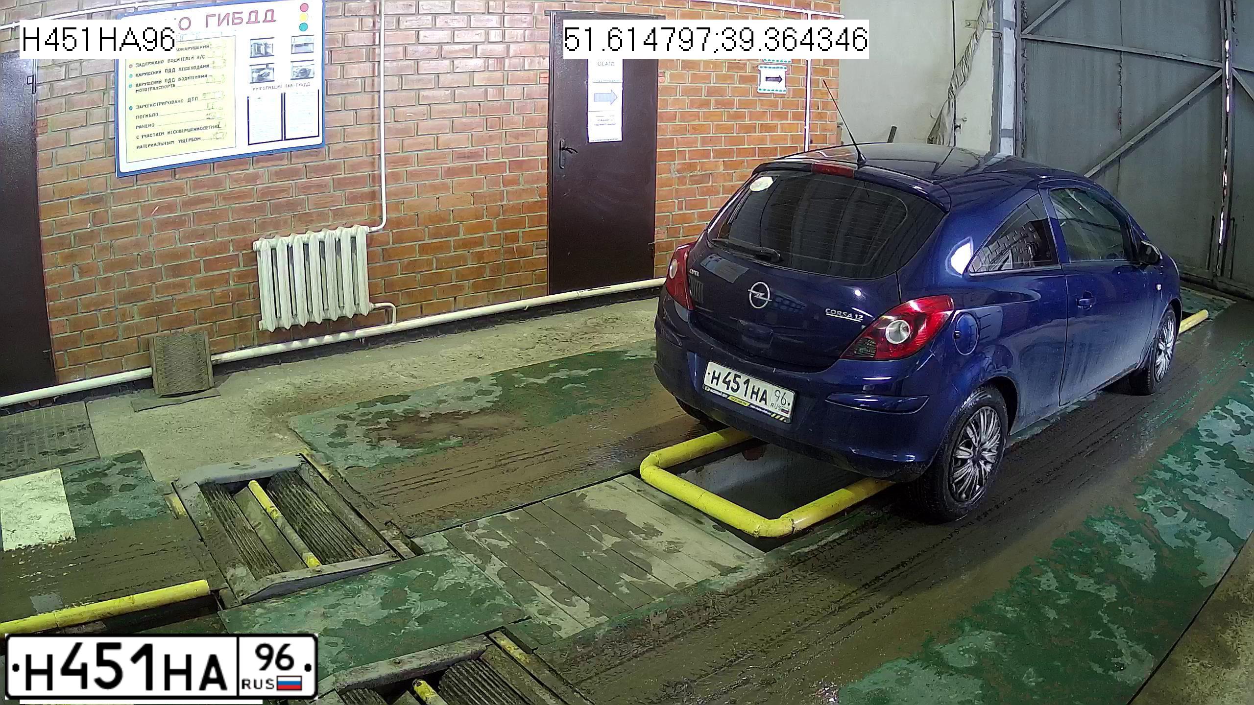 Фото автомобиля MITSUBISHI SPACE STAR, 2004 — госномер М500ТЕ196. Цвет: СЕРЫЙ