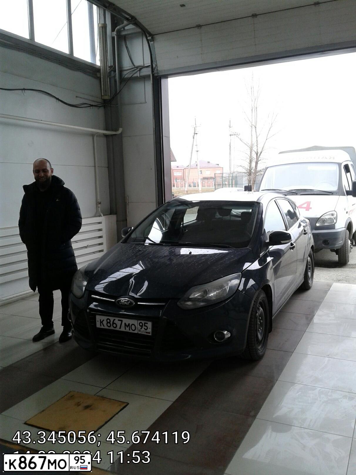 Фото автомобиля FORD FOCUS, 2012 — госномер Е915ХВ190. Цвет: ТЕМНО-СЕРЫЙ
