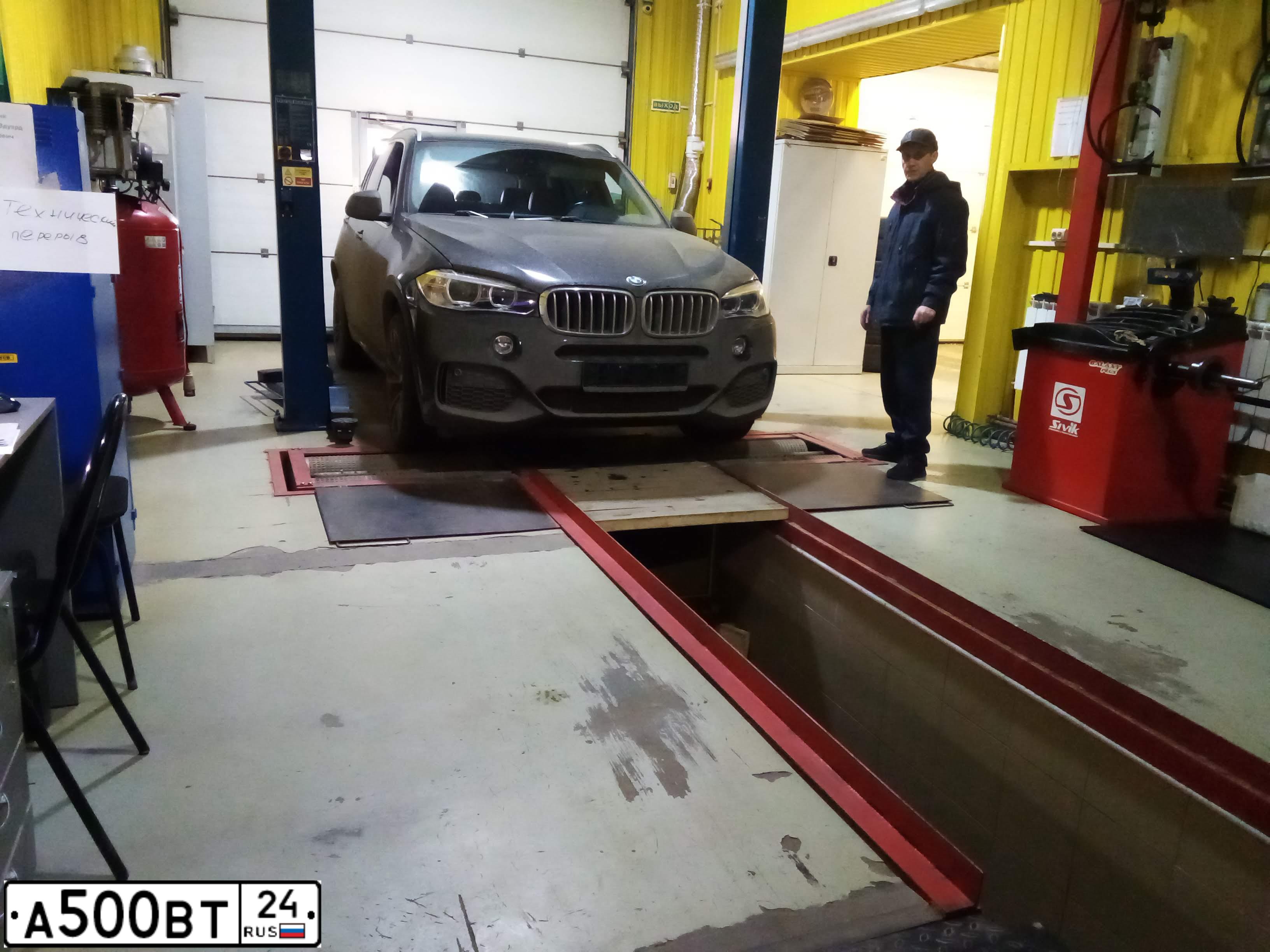 Фото автомобиля MERCEDES M-KLASSE, 2012 — госномер Р181НО124. Цвет: ЧЕРНЫЙ