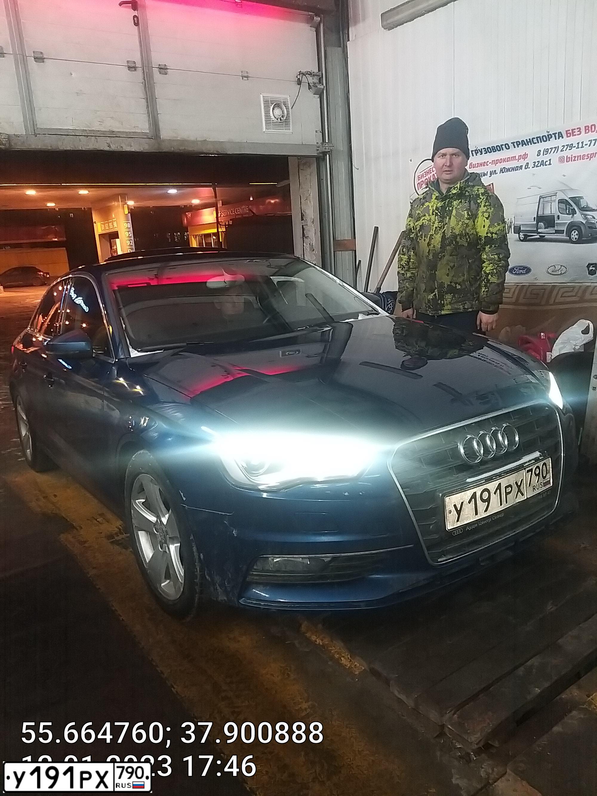 Фото автомобиля AUDI A3, 2013 — госномер М185РЕ82. Цвет: синий