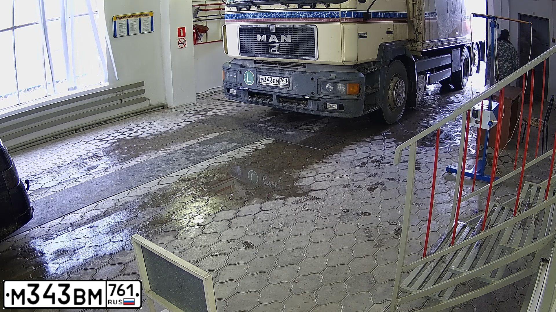 Фото автомобиля MAN 26.403, 1998 — госномер Т127ВЕ93. Цвет: БЕЖЕВЫЙ