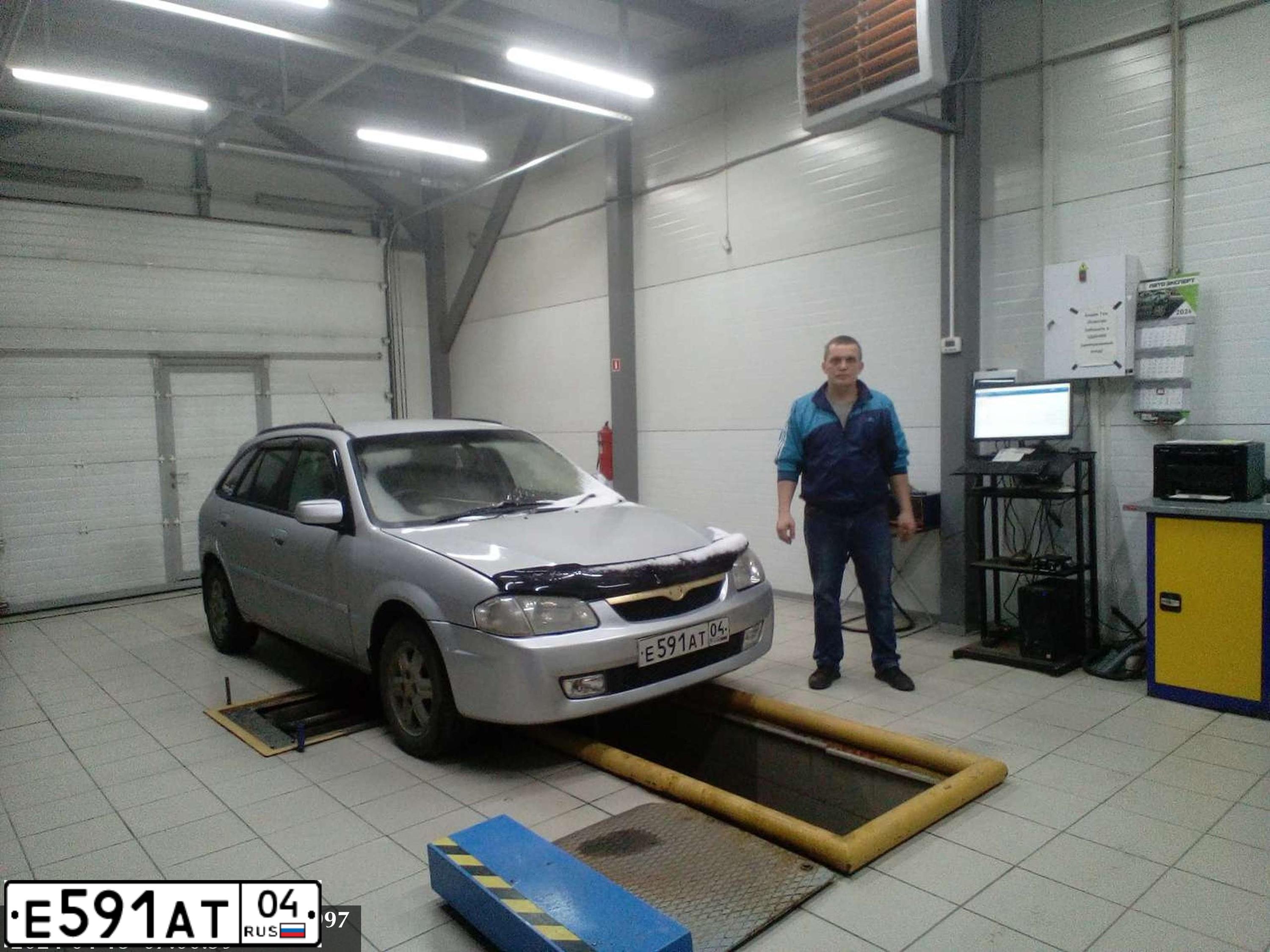 Фото автомобиля FORD FORD TRANSIT / FT, 2000 — госномер Р985АУ04
