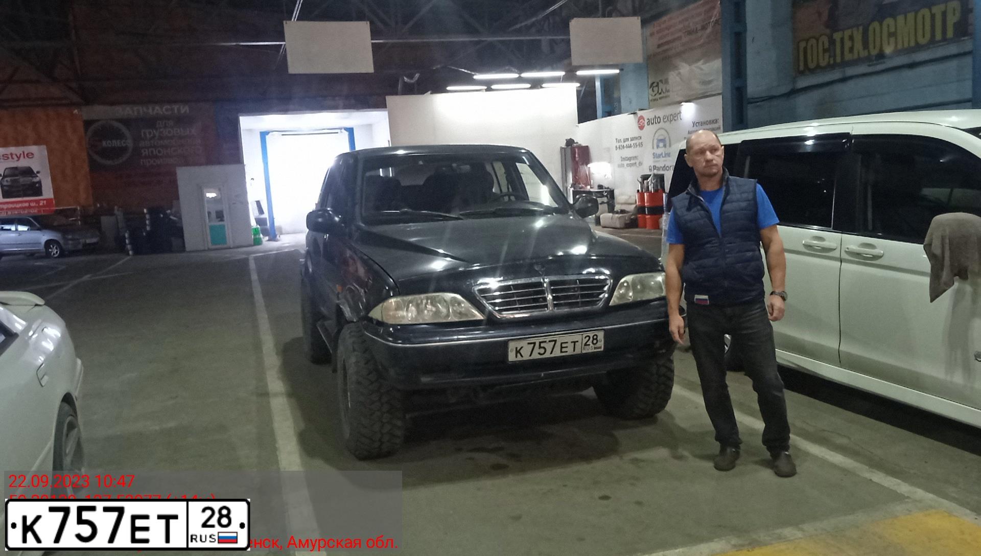 Фото автомобиля SSANG YONG MUSSO SPORTS PICK-UP, 2003 — госномер М442КВ28. Цвет: ЧЕРНЫЙ