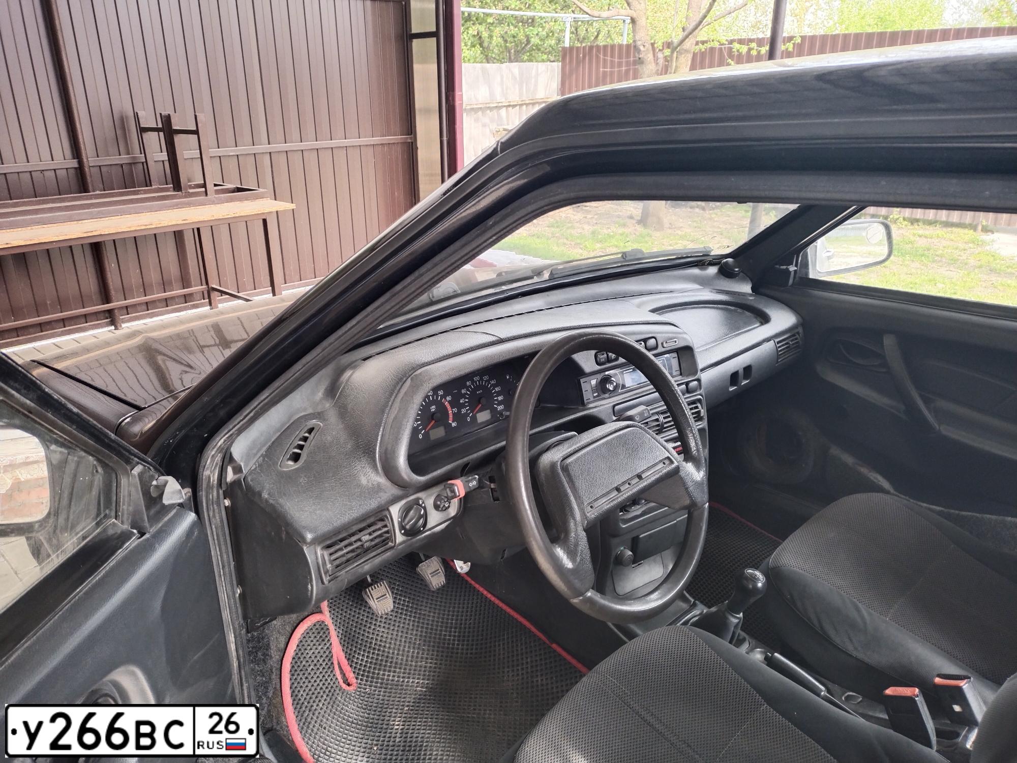 Фото автомобиля LADA 2114 SAMARA, 2004 — госномер У266ВС26. Цвет: Темно-зеленый
