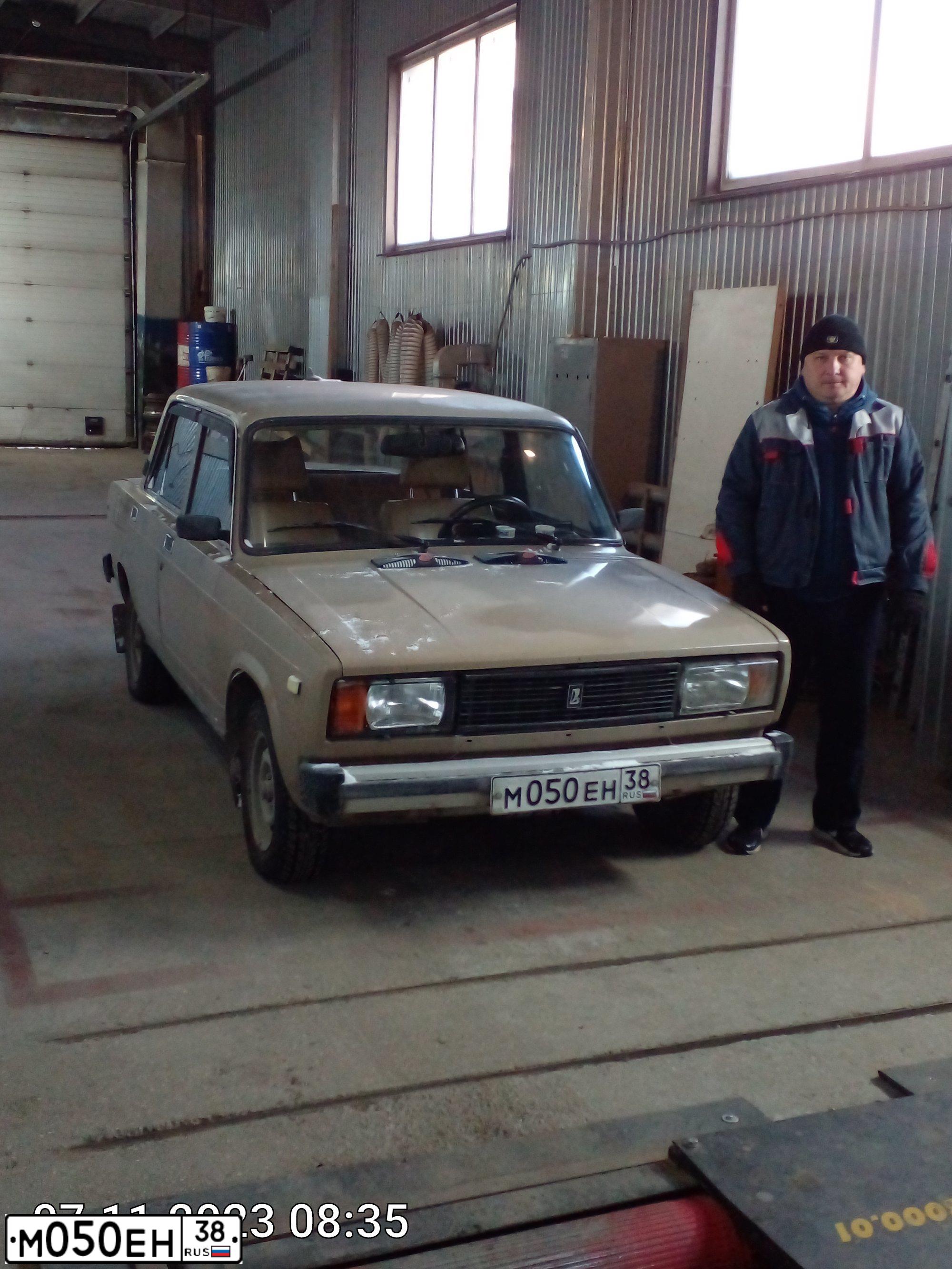 Фото автомобиля LADA 2105, 1987 — госномер М050ЕН38. Цвет: БЕЖЕВЫЙ