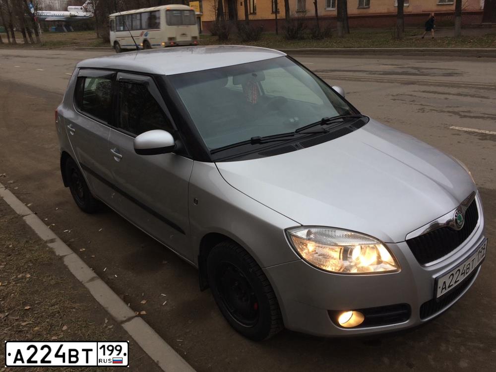 Фото автомобиля SKODA FABIA, 2007 — госномер М174МР67. Цвет: СЕРЕБРИСТЫЙ