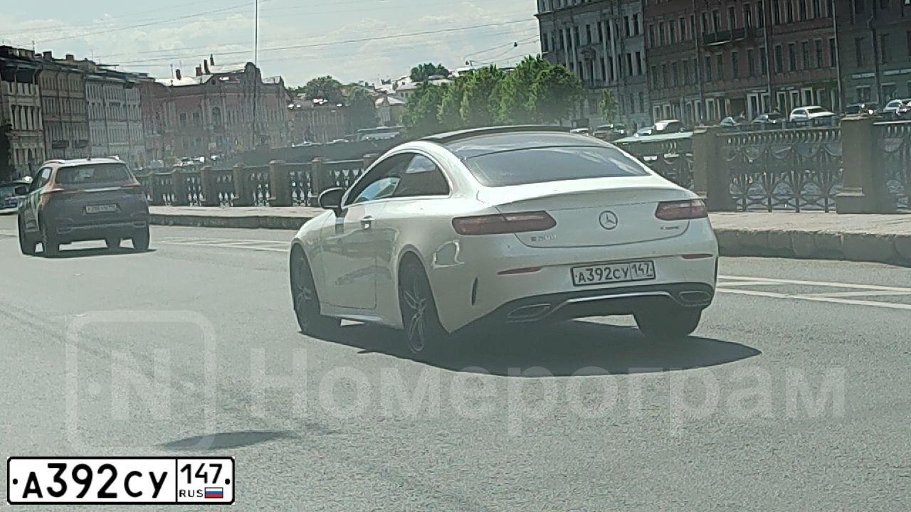 Фото автомобиля MERCEDES E-KLASSE, 2019 — госномер А392СУ147. Цвет: Белый