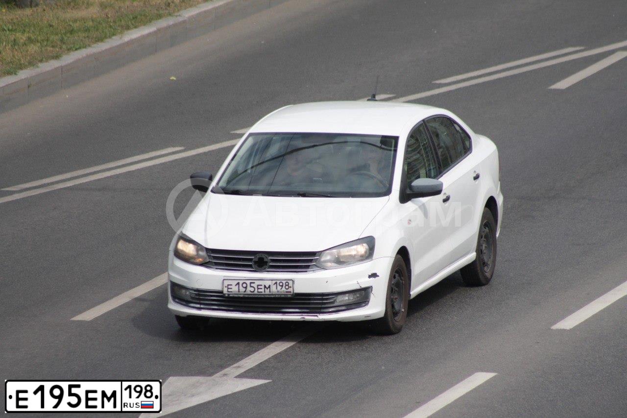 Фото автомобиля VOLKSWAGEN POLO, 2019 — госномер Р112ЕН32. Цвет: Белый