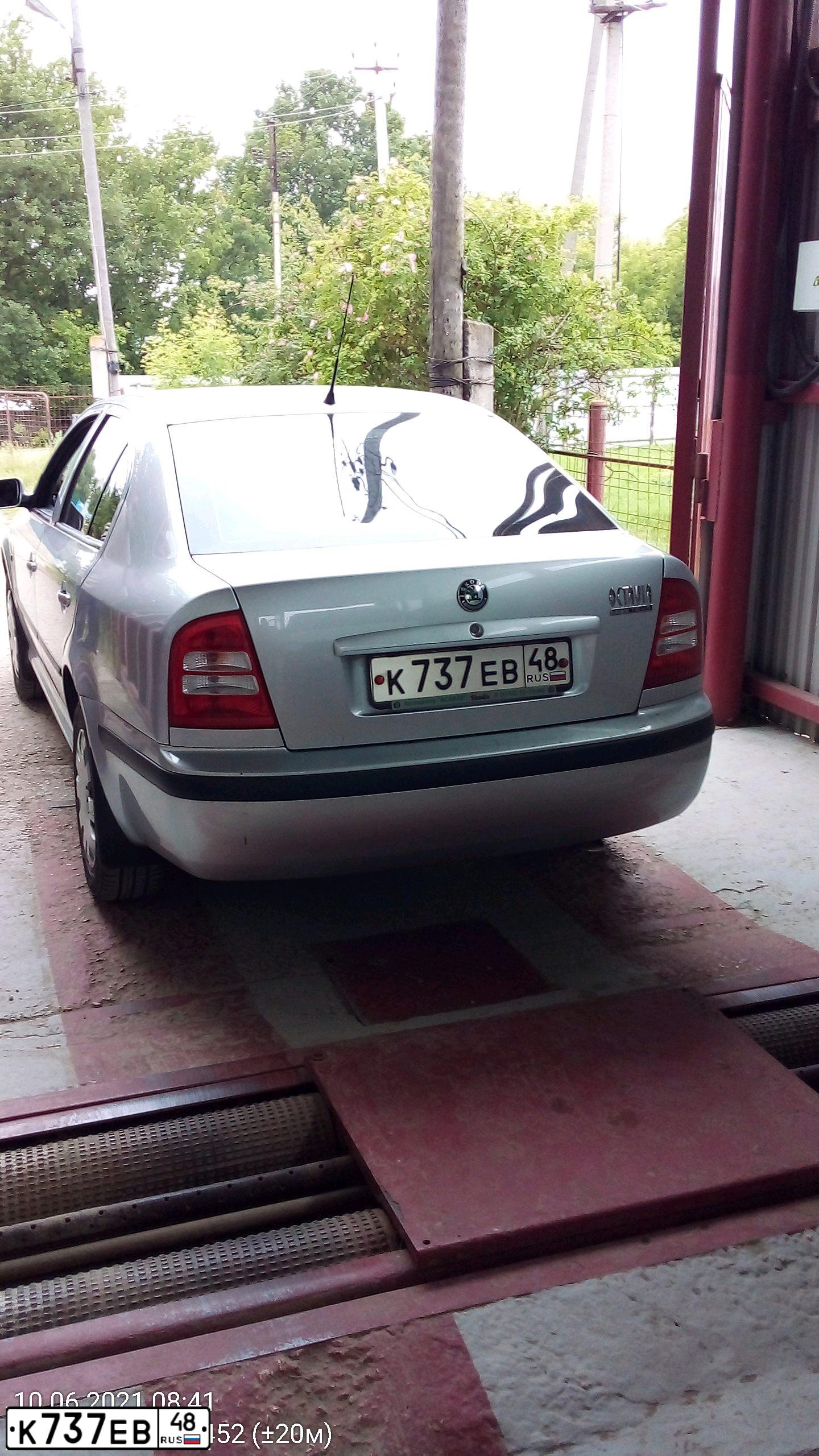 Фото автомобиля SKODA OCTAVIA, 2008 — госномер К737ЕВ48. Цвет: СЕРЕБРИСТЫЙ