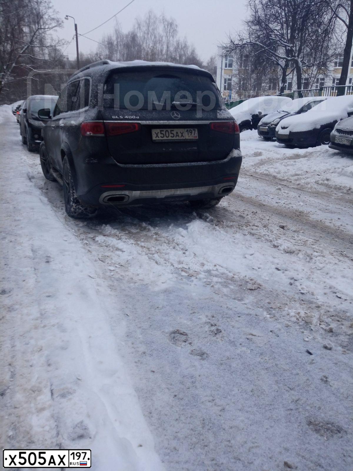 Фото автомобиля MERCEDES-BENZ GL-KLASSE/GLS, 2013 — госномер А764ВХ105. Цвет: Коричневый
