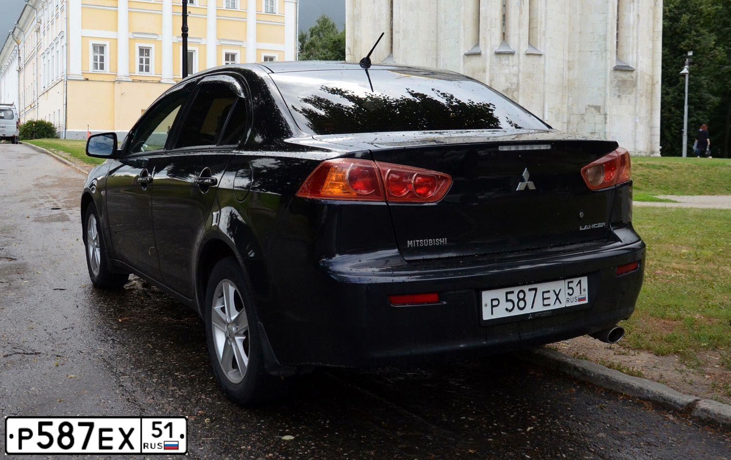 Фото автомобиля MITSUBISHI LANCER, 2007 — госномер Р587ЕХ51. Цвет: ЧЕРНЫЙ