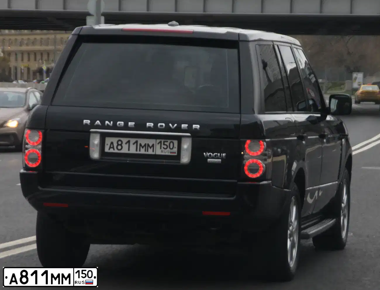 Фото автомобиля LANDROVER RANGE ROVER, 2011 — госномер А811ММ150. Цвет: ЧЕРНЫЙ