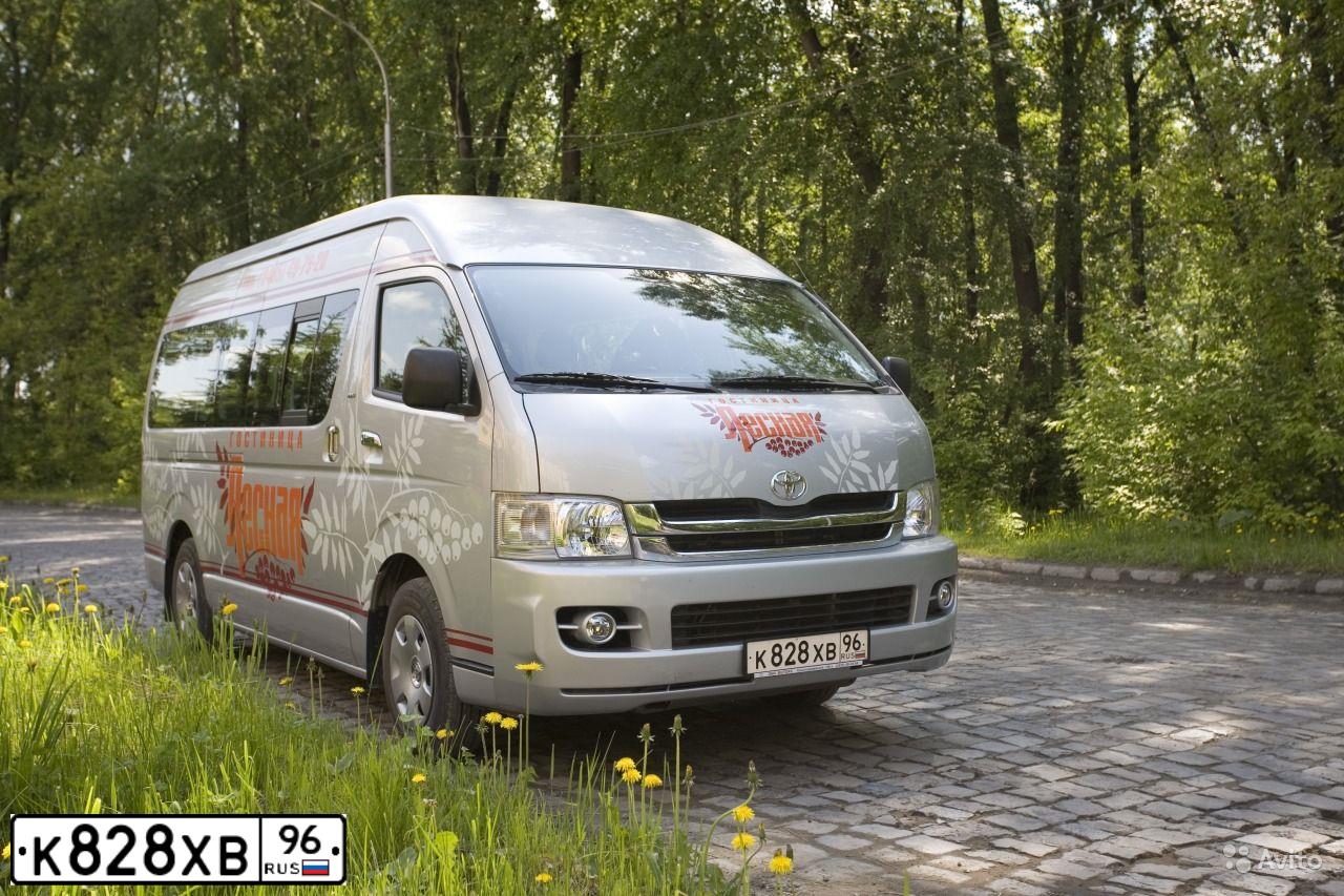 Фото автомобиля TOYOTA HIACE, 2008 — госномер Р151НМ14. Цвет: СЕРЕБРИСТЫЙ