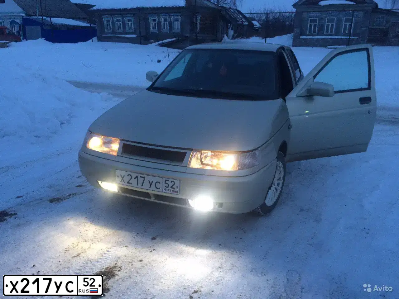 Фото автомобиля LADA 2112, 2006 — госномер Х217УС52. Цвет: СЕРО-БЕЖЕВЫЙ