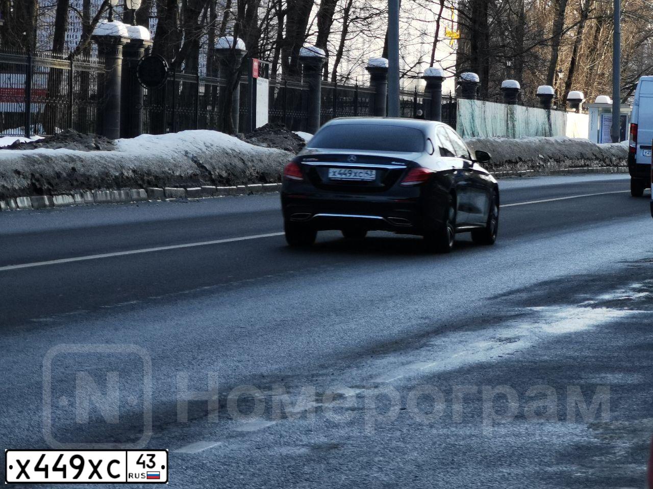 Фото автомобиля MERCEDES E-KLASSE, 2019 — госномер Х449ХС43. Цвет: ЧЕРНЫЙ
