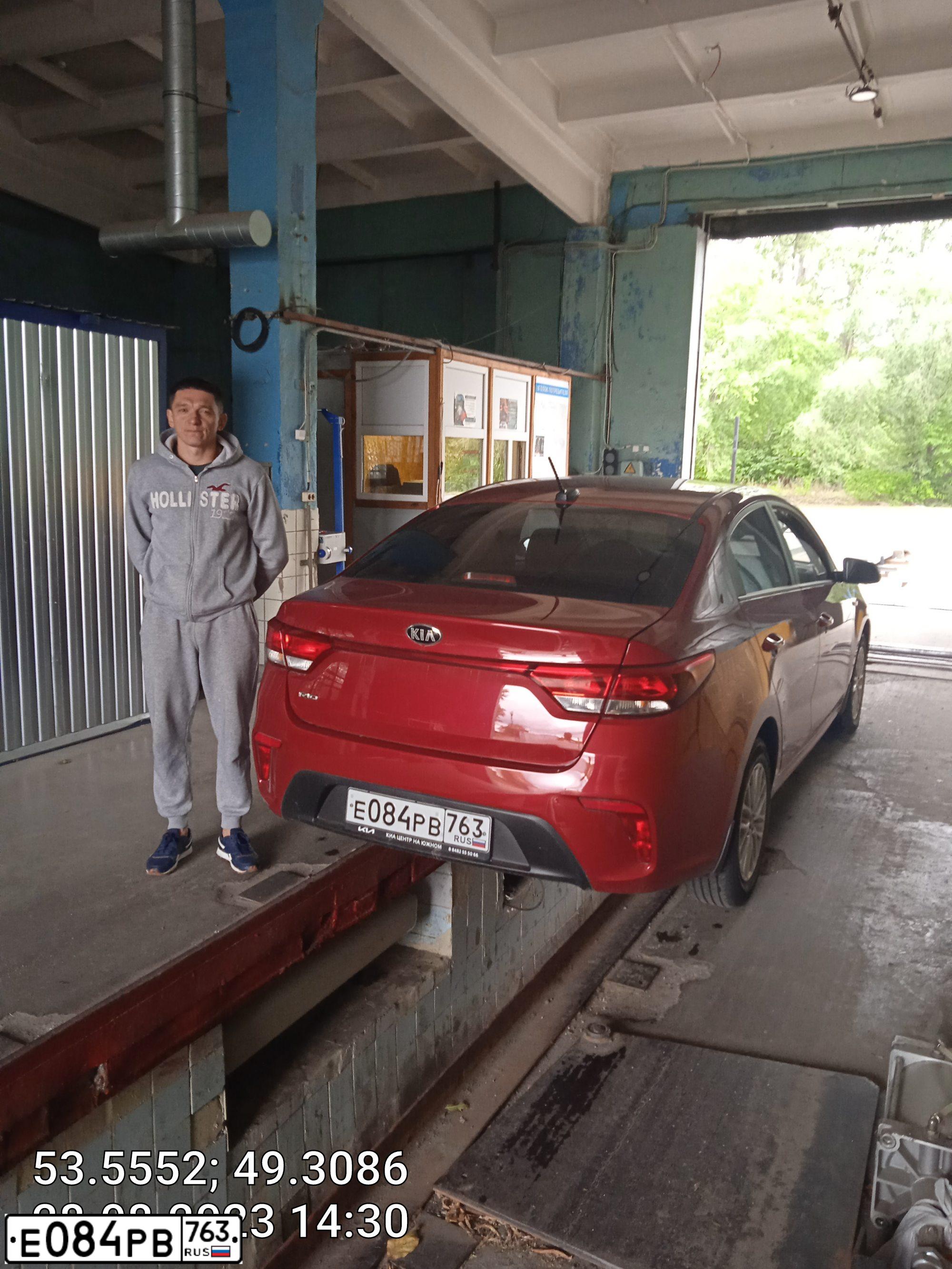 Фото автомобиля KIA RIO, 2017 — госномер М949ЕУ763. Цвет: Красный