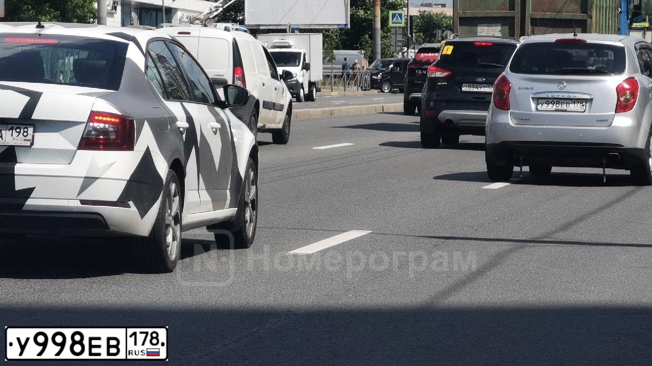 Фото автомобиля SSANGYONG ACTYON, 2011 — госномер У998ЕВ178. Цвет: СЕРЕБРИСТЫЙ