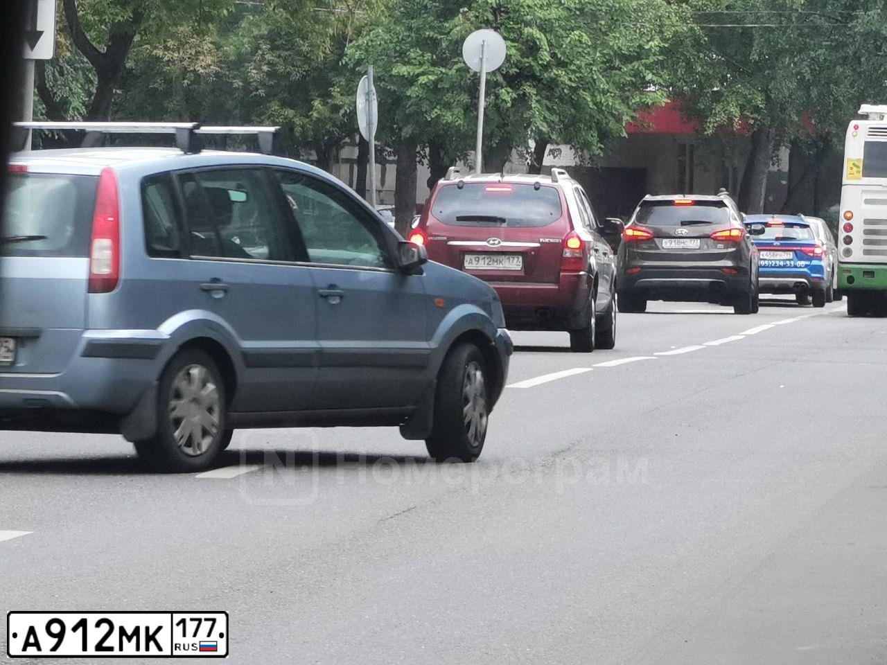 Фото автомобиля HYUNDAI TUCSON, 2006 — госномер А912МК177. Цвет: ТЕМНО-КРАСНЫЙ