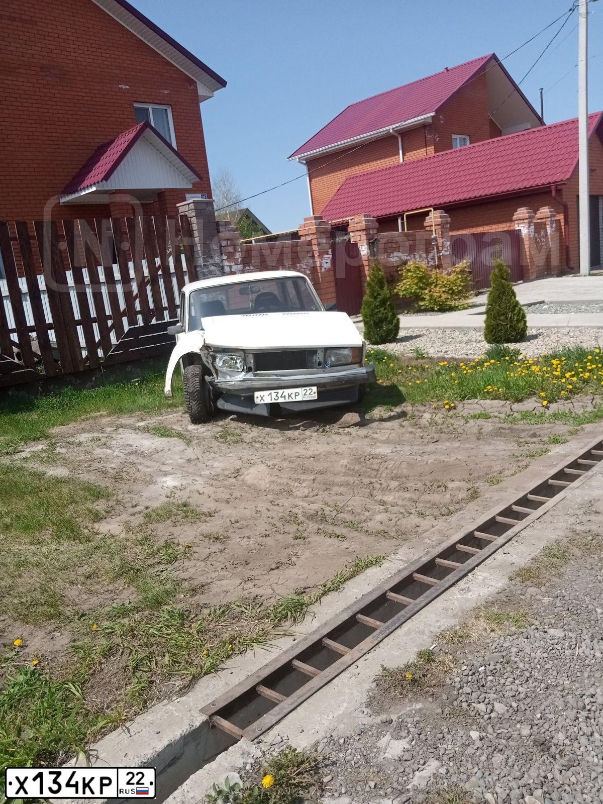 Фото автомобиля ВАЗ 21053, 2001 — госномер Р484АМ54. Цвет: ЯРКО-БЕЛЫЙ