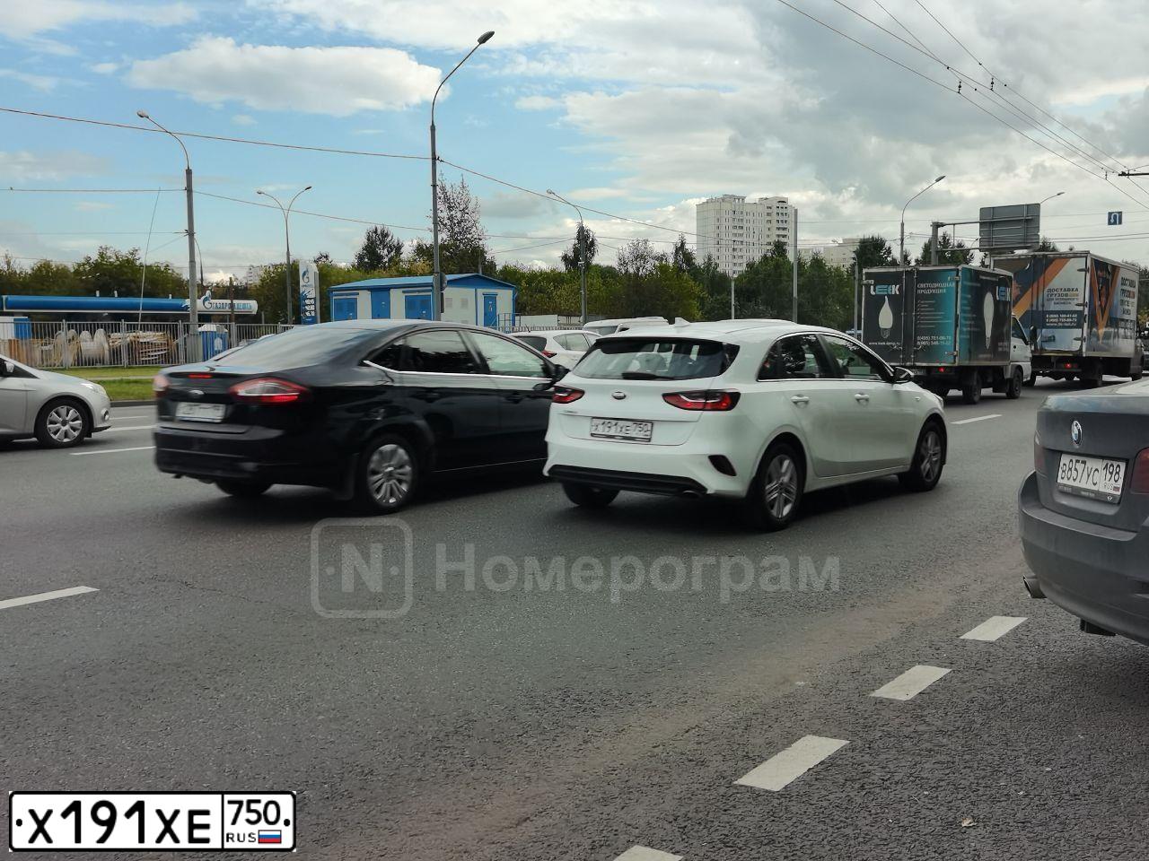 Фото автомобиля KIA CEE'D, 2019 — госномер Х191ХЕ750. Цвет: Белый