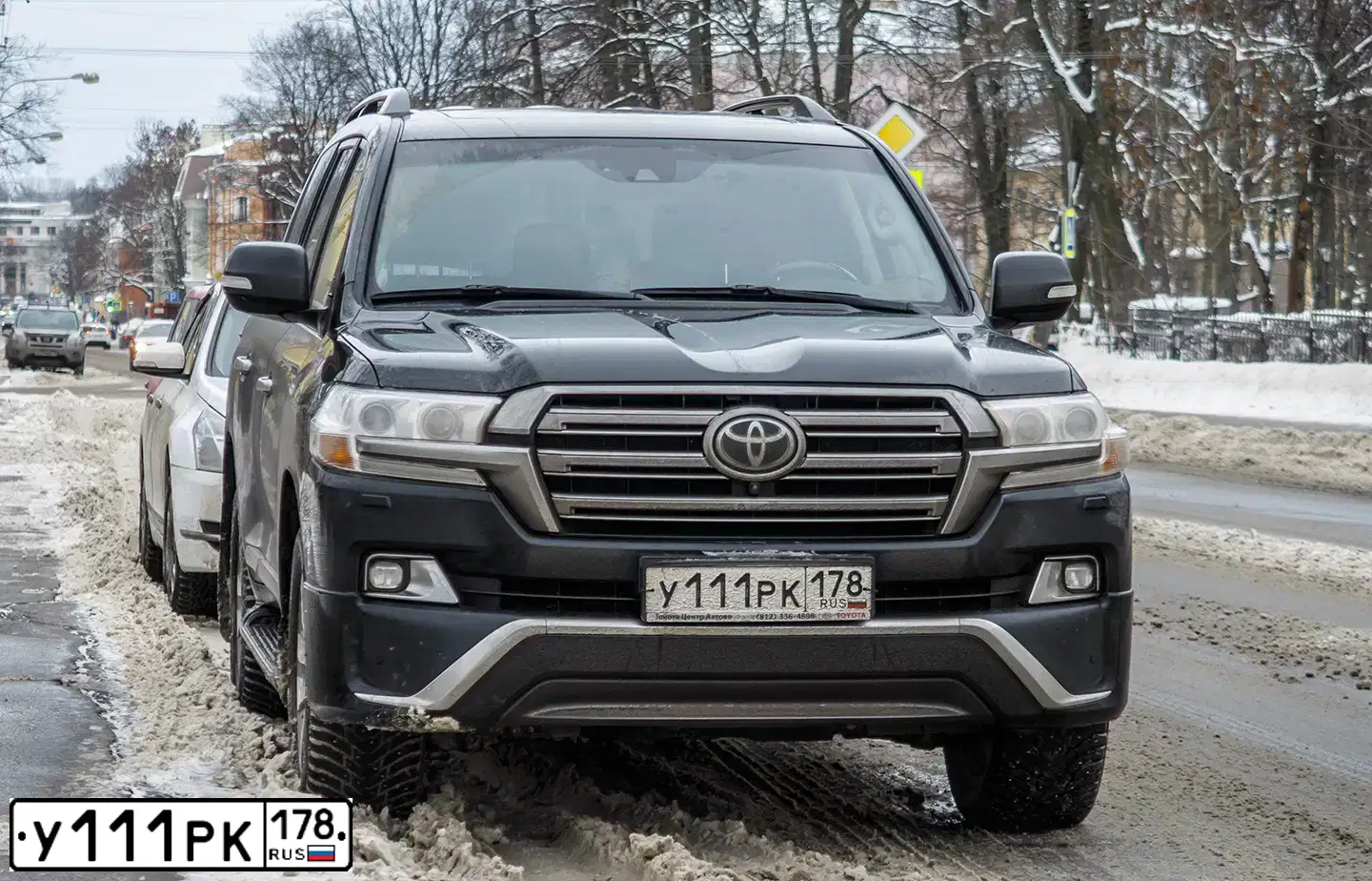 Фото автомобиля TOYOTA LANDCRUISER 200, 2016 — госномер У111РК178. Цвет: ЧЕРНЫЙ