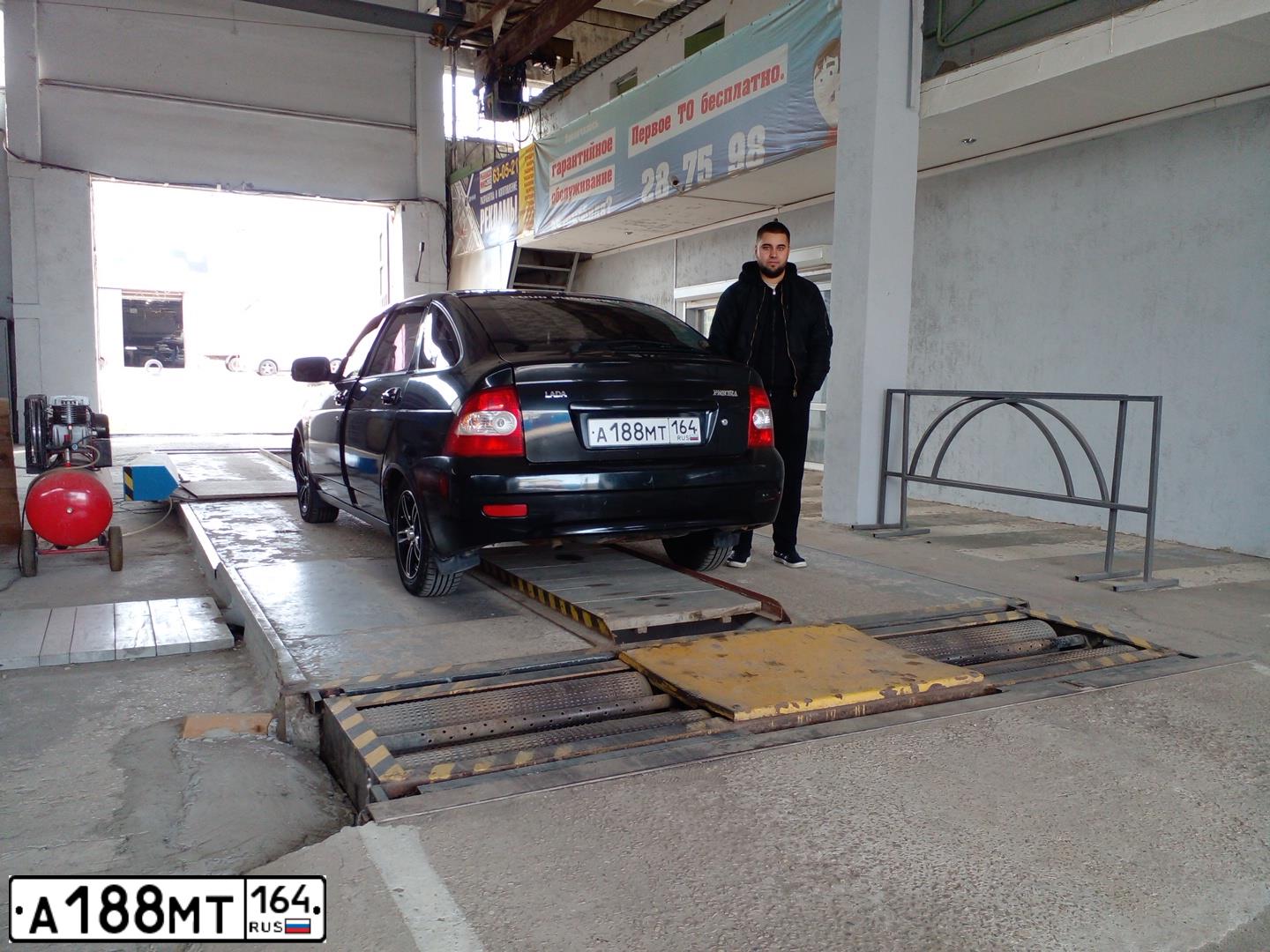 Фото автомобиля LADA 2172 PRIORA, 2008 — госномер А188МТ164. Цвет: ТЕМНО ЗЕЛЕНЫЙ