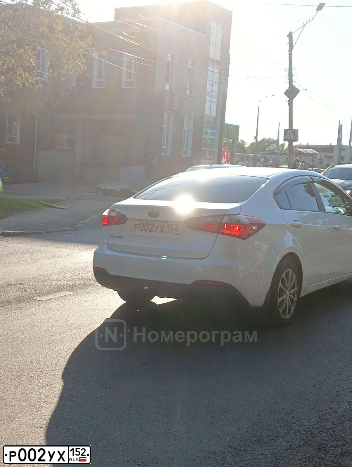 Фото автомобиля LADA 2114 SAMARA, 2010 — госномер Р002УХ152. Цвет: ЧЕРНЫЙ
