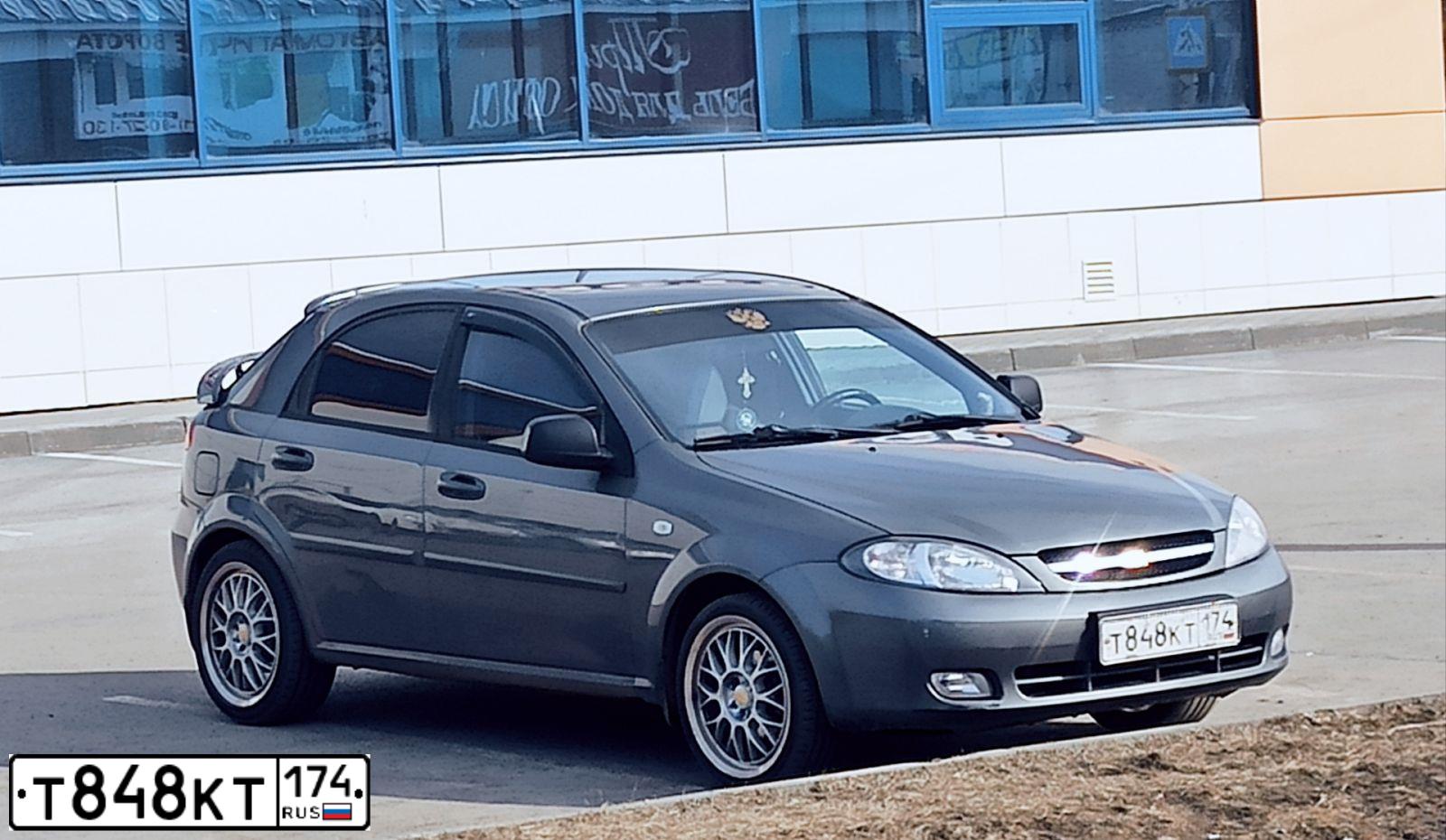 Фото автомобиля CHEVROLET LACETTI, 2011 — госномер Р085ВН774. Цвет: СЕРЫЙ