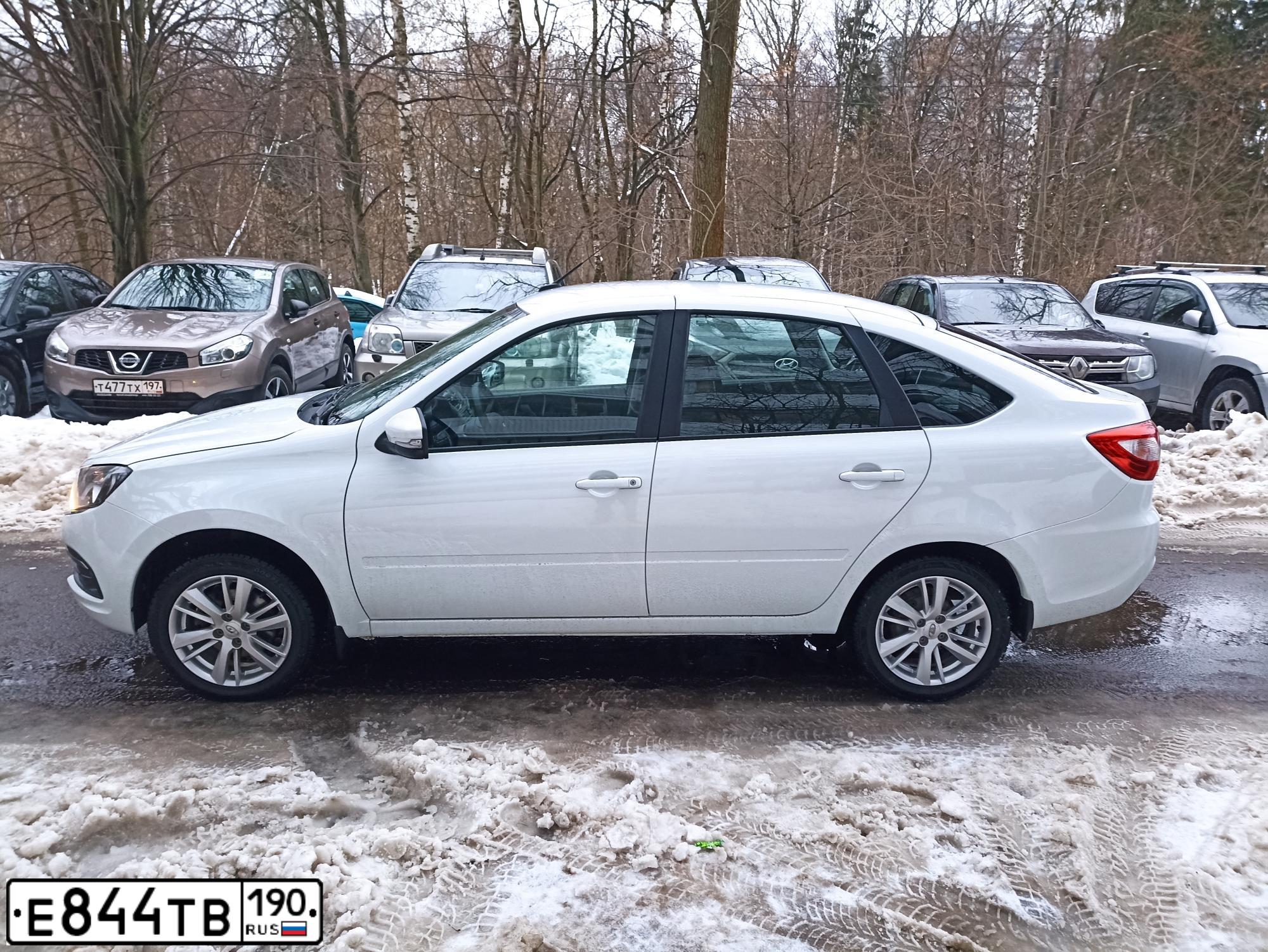 Фото автомобиля HYUNDAI I30, 2009 — госномер В510РР199. Цвет: Красный