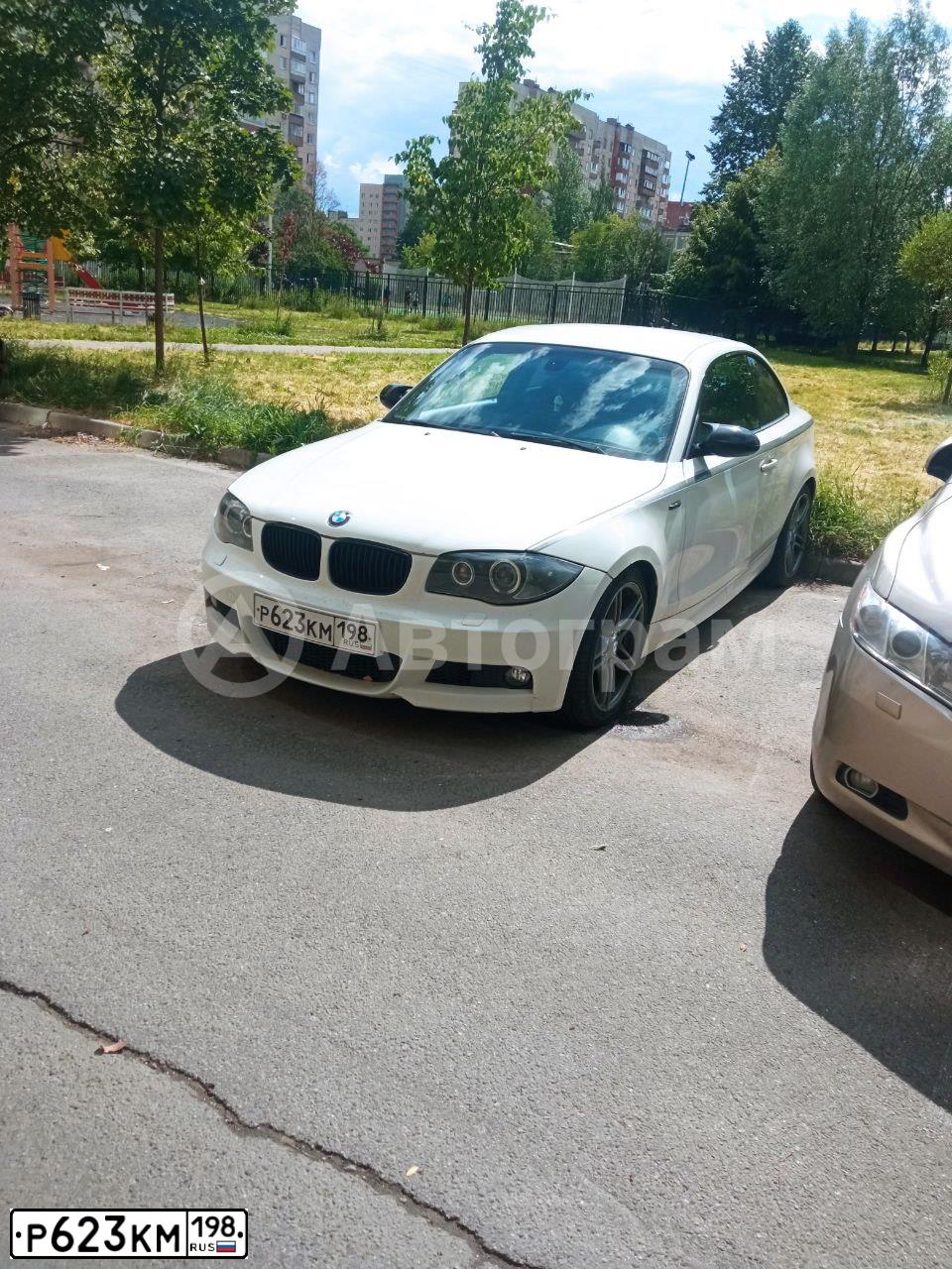 Фото автомобиля BMW W SERIE 1, 2008 — госномер В595ХХ198. Цвет: Белый