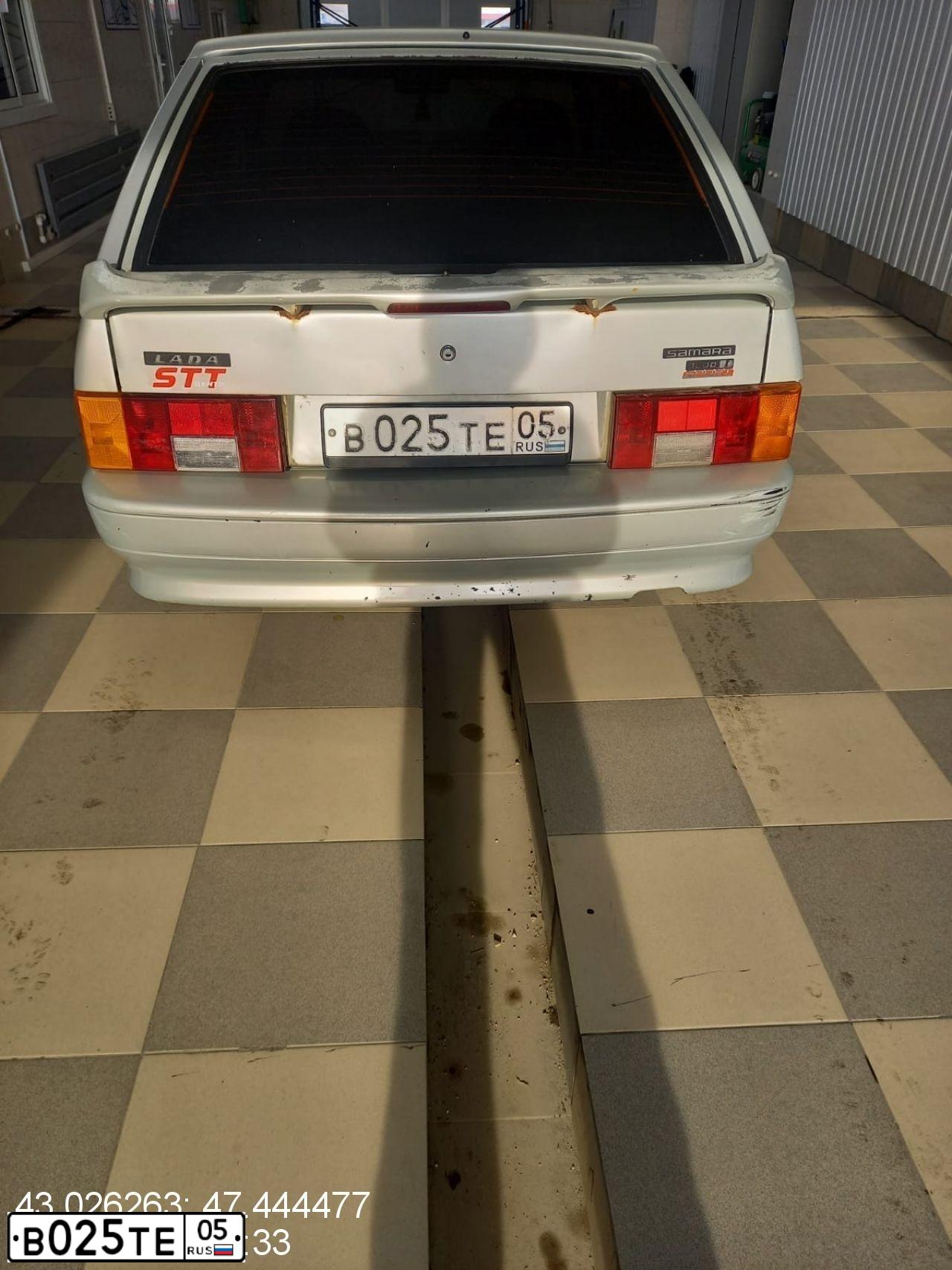 Фото автомобиля LADA 2114 SAMARA, 2005 — госномер В025ТЕ05. Цвет: МОЛОЧНО-БЕЛЫЙ СЕРЕБРИСТЫЙ