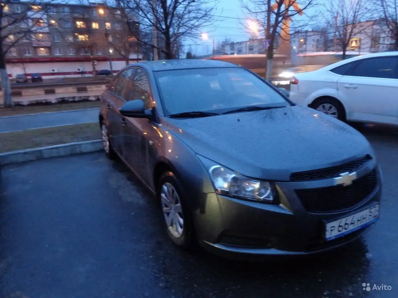 Фото автомобиля CHEVROLET CRUZE, 2010 — госномер О709ХН32. Цвет: СЕРЫЙ МЕТАЛЛИК