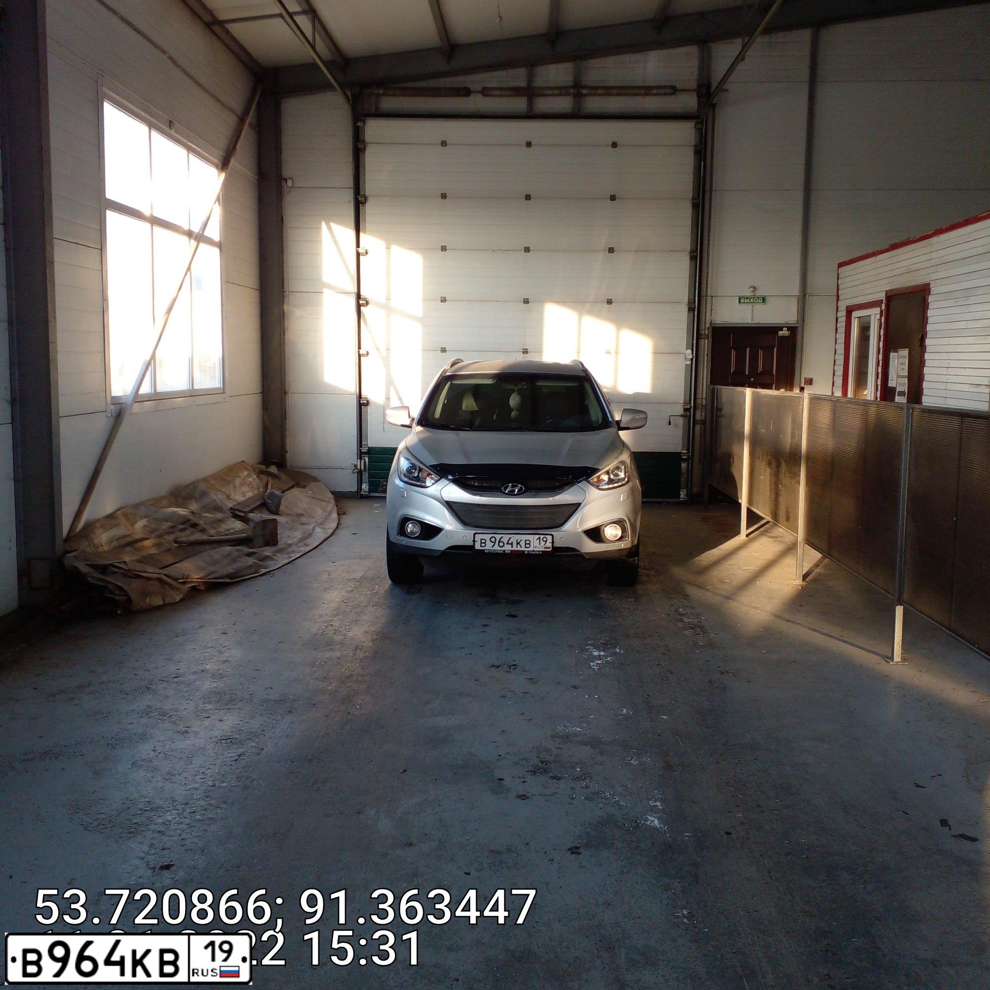 Фото автомобиля HYUNDAI IX35, 2013 — госномер В964КВ19. Цвет: СЕРЕБРИСТЫЙ