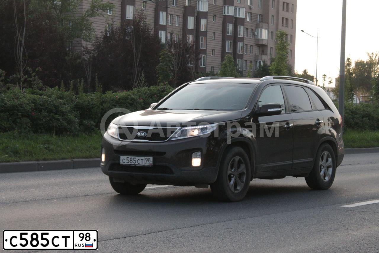 Фото автомобиля KIA SORENTO, 2019 — госномер С585СТ98. Цвет: КОРИЧНЕВЫЙ