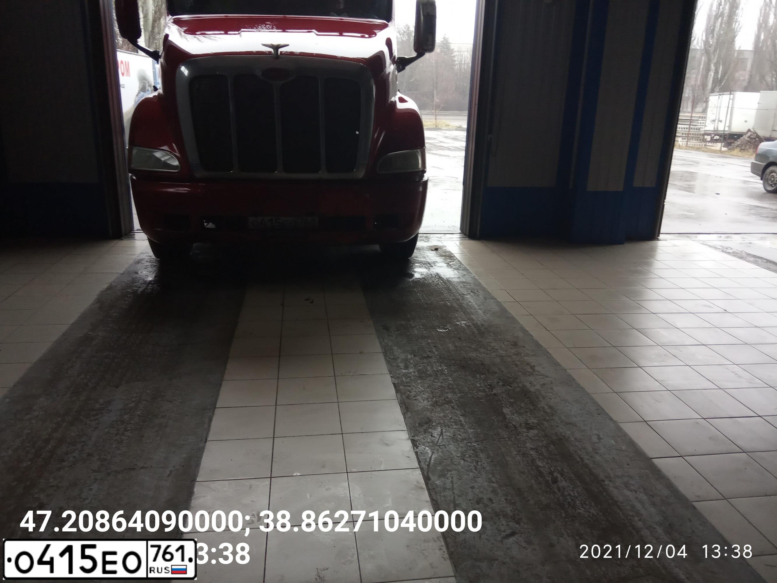 Фото автомобиля PETERBILT 387, 2003 — госномер Т616ЕН161. Цвет: Красный