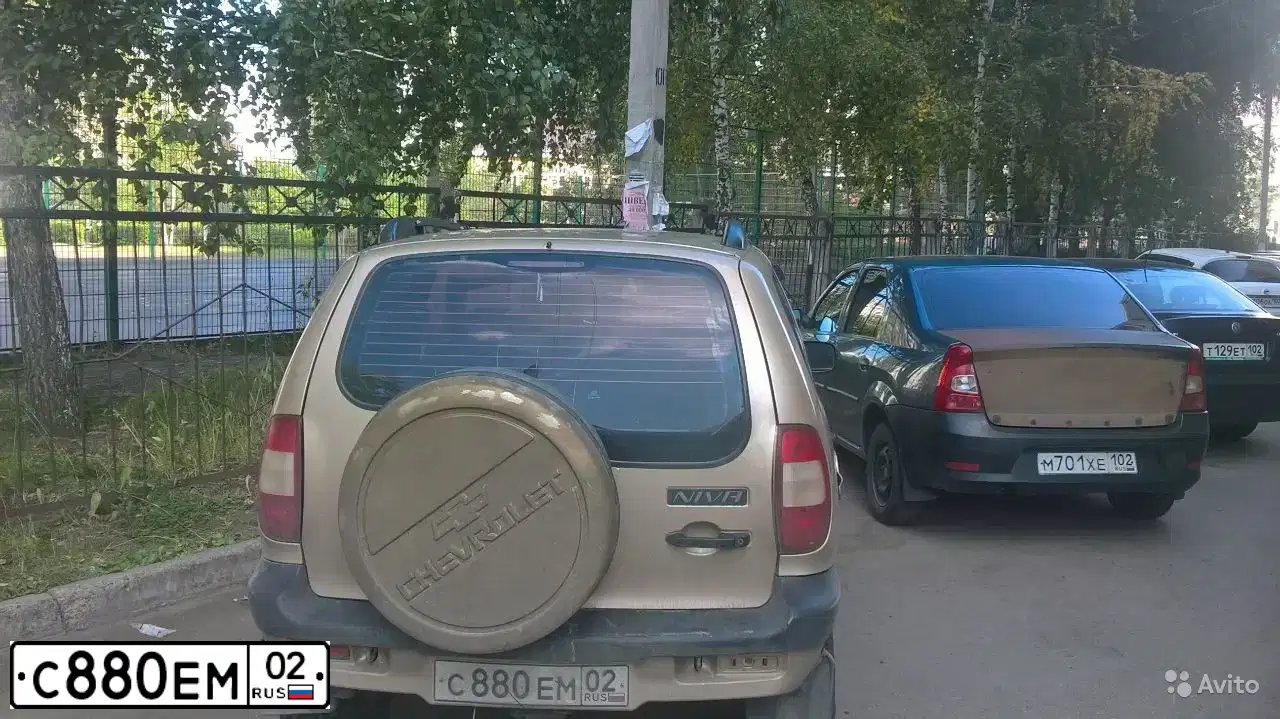 Фото автомобиля CHEVROLET NIVA, 2005 — госномер А013ТС156. Цвет: БЕЖЕВЫЙ МЕТАЛЛИК