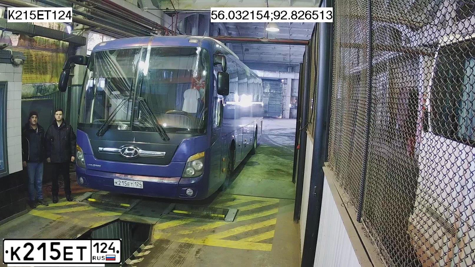 Фото автомобиля HYUNDAI UNIVERSE, 2011 — госномер К215ЕТ124. Цвет: СИНИЙ