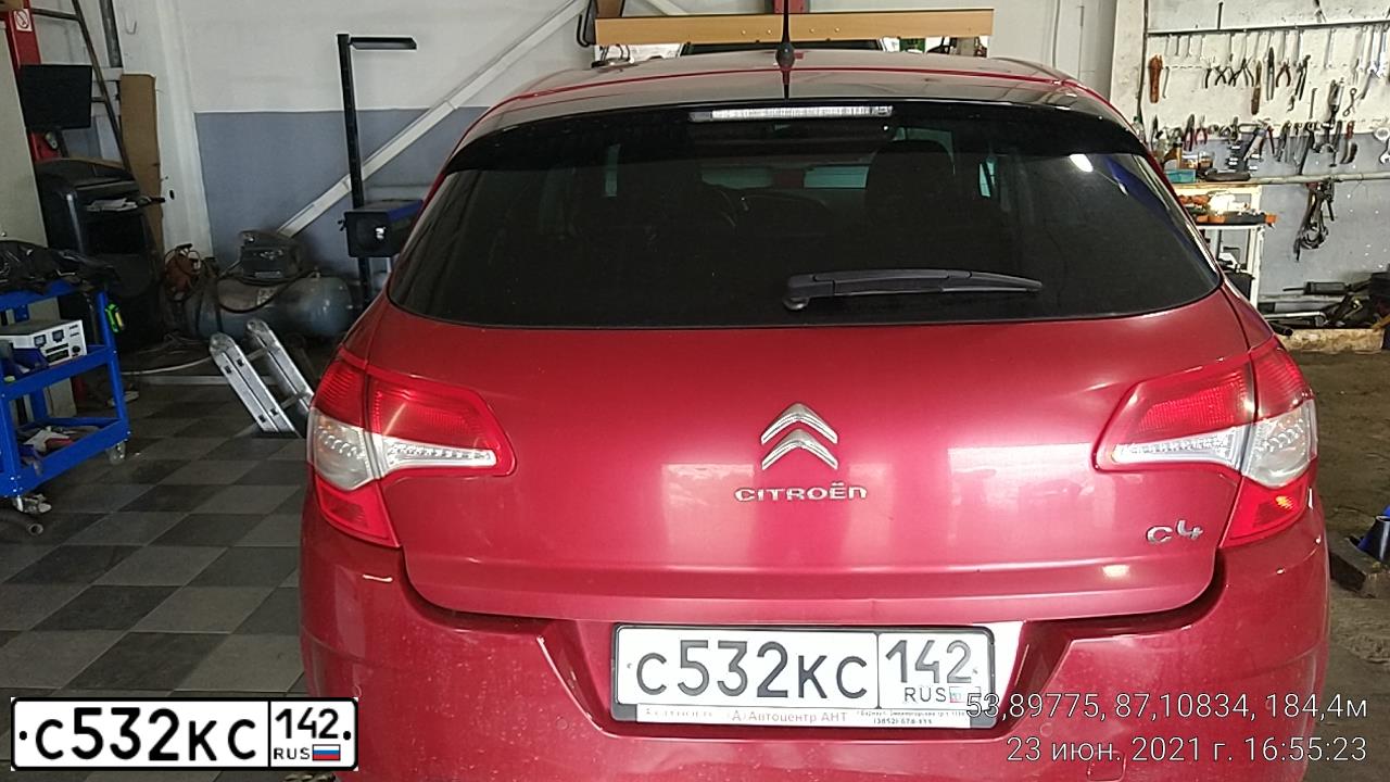 Фото автомобиля CITROEN C4, 2012 — госномер С532КС142. Цвет: Красный