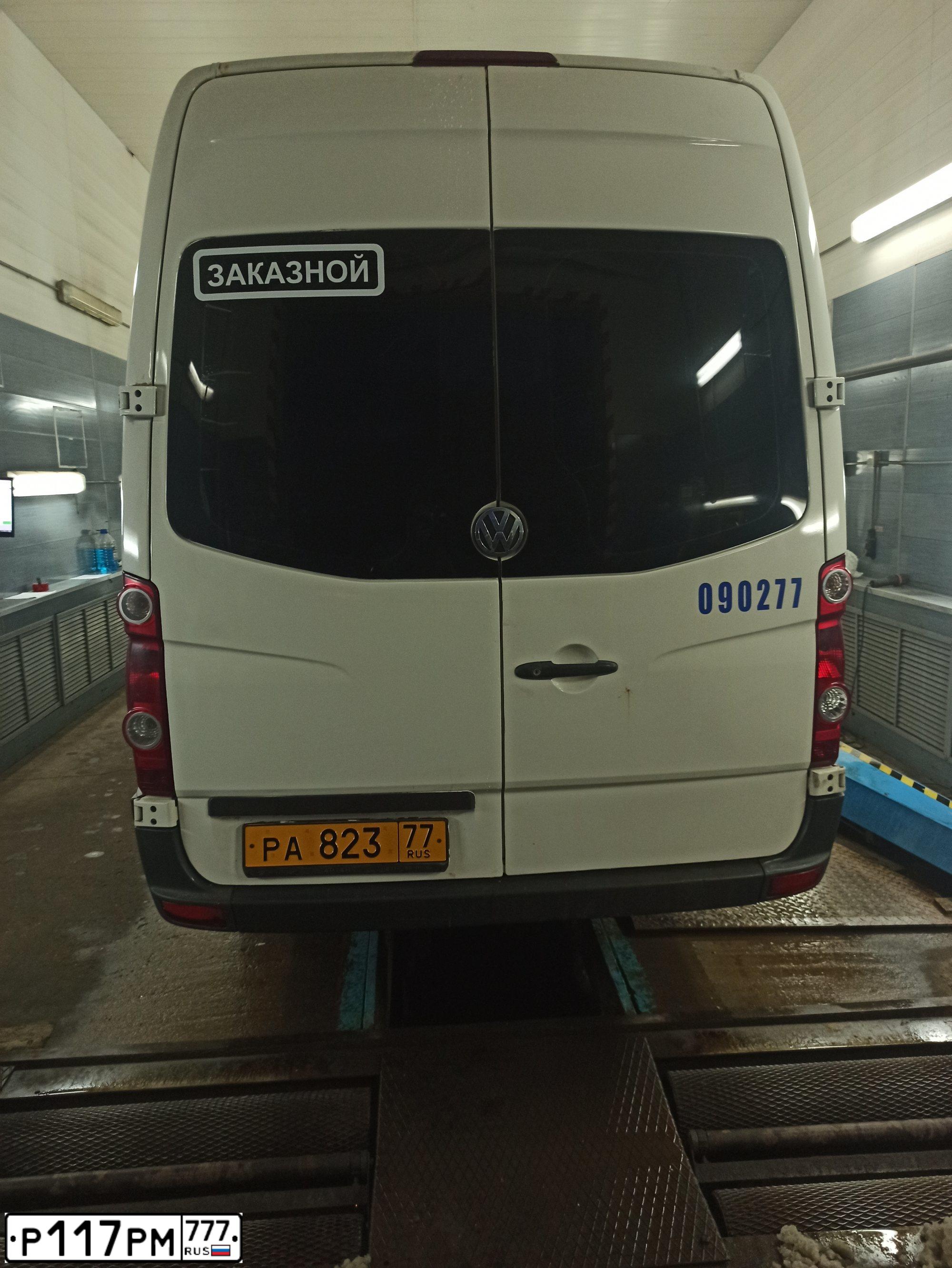 Фото автомобиля VOLKSWAGEN CRAFTER, 2009 — госномер Р117РМ777. Цвет: СВЕТЛО-СЕРЫЙ