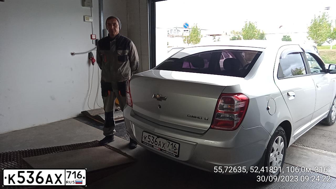 Фото автомобиля CHEVROLET COBALT, 2014 — госномер А354ОР18. Цвет: СЕРЕБРИСТЫЙ
