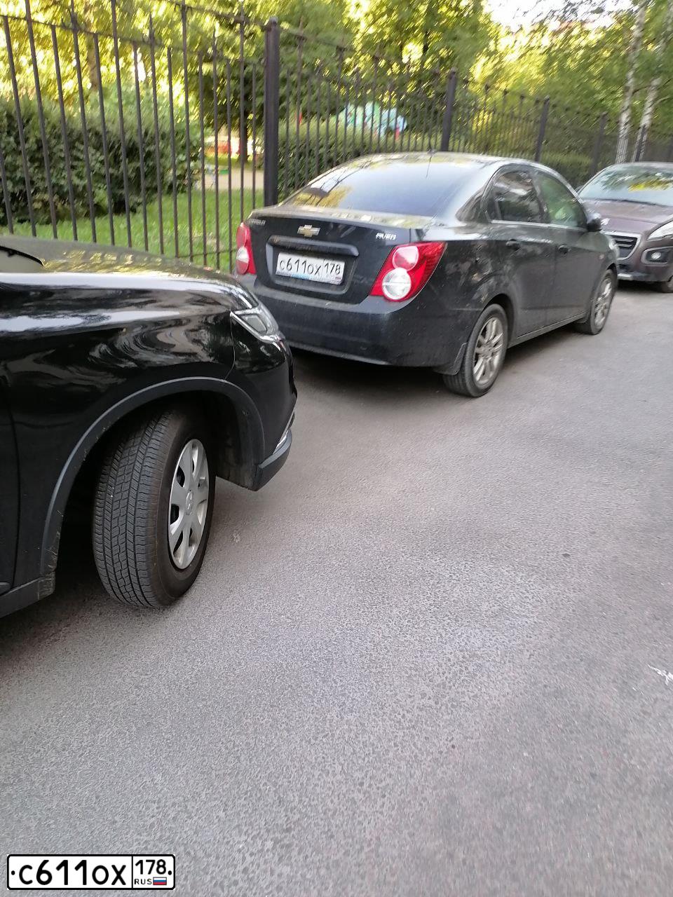 Фото автомобиля CHEVROLET AVEO, 2014 — госномер С611ОХ178. Цвет: ЧЕРНЫЙ МЕТАЛЛИК